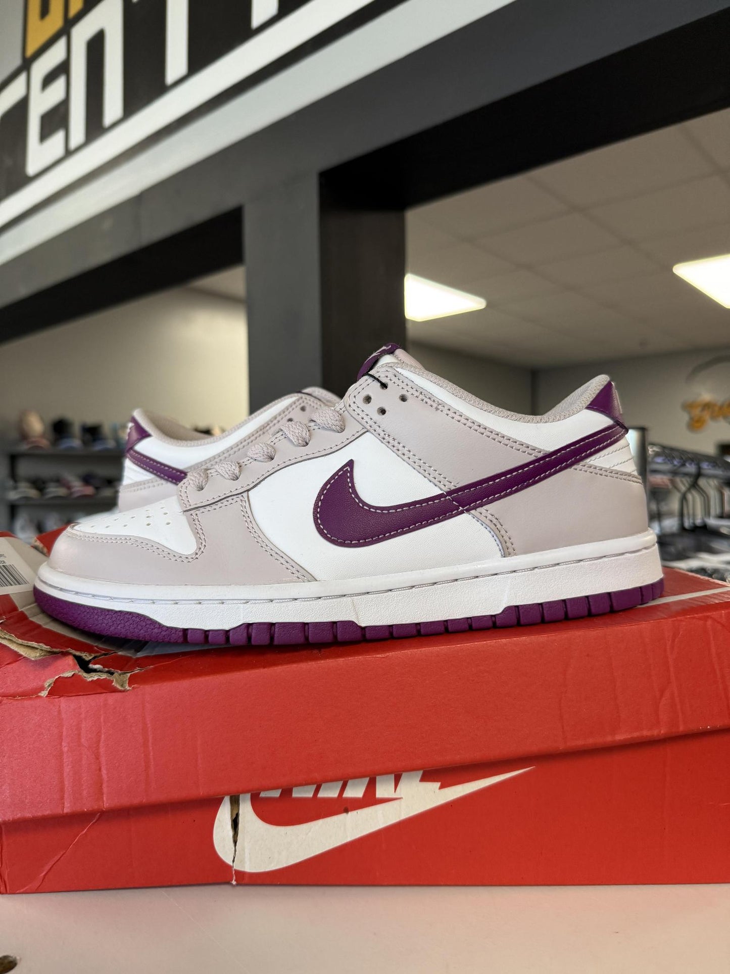 Nike Dunk Low Pomegranate Used 7Y/8.5W