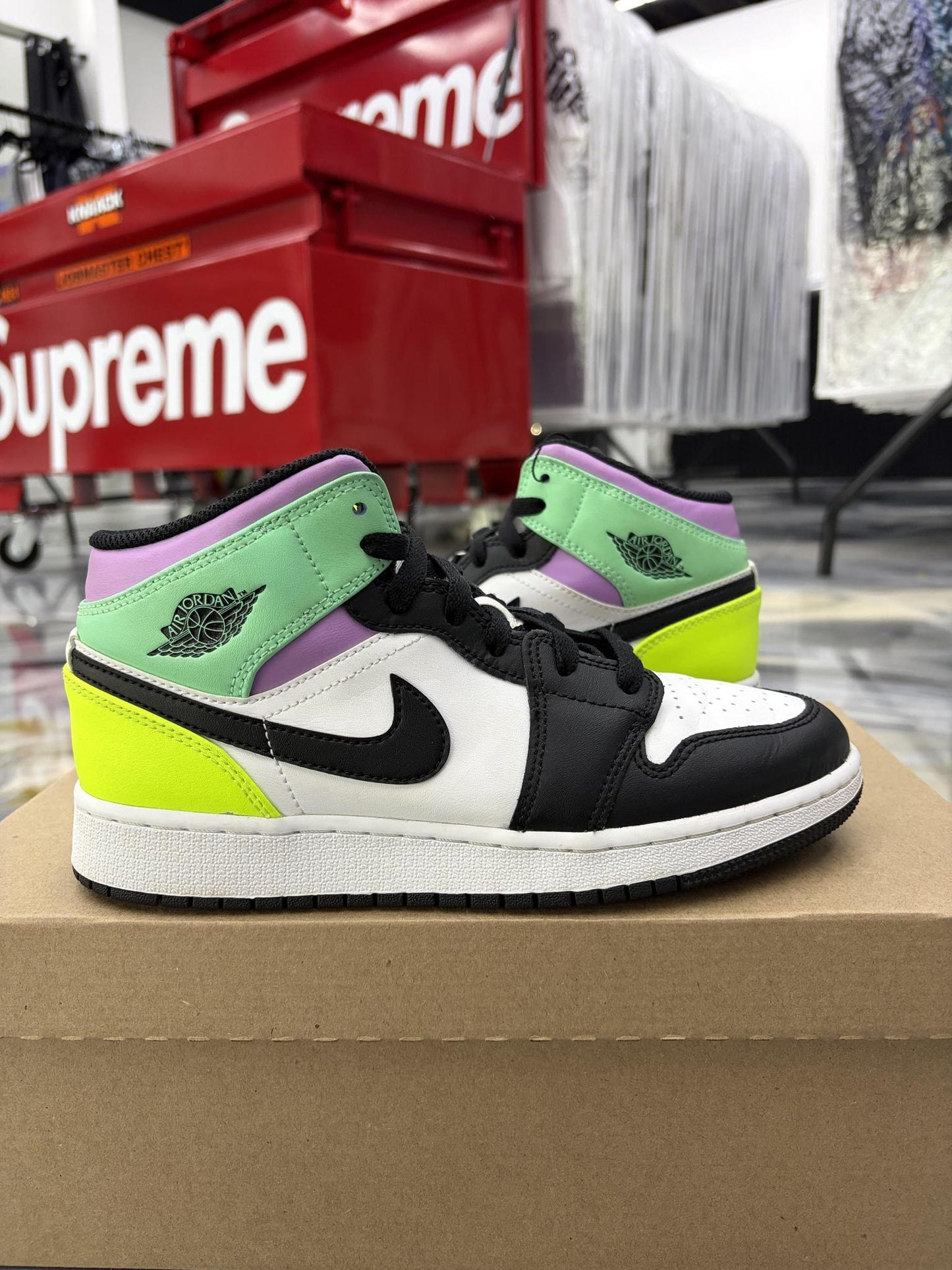 Jordan 1 Mid "Pastel Black Toe" Used Size 5.5Y/7W