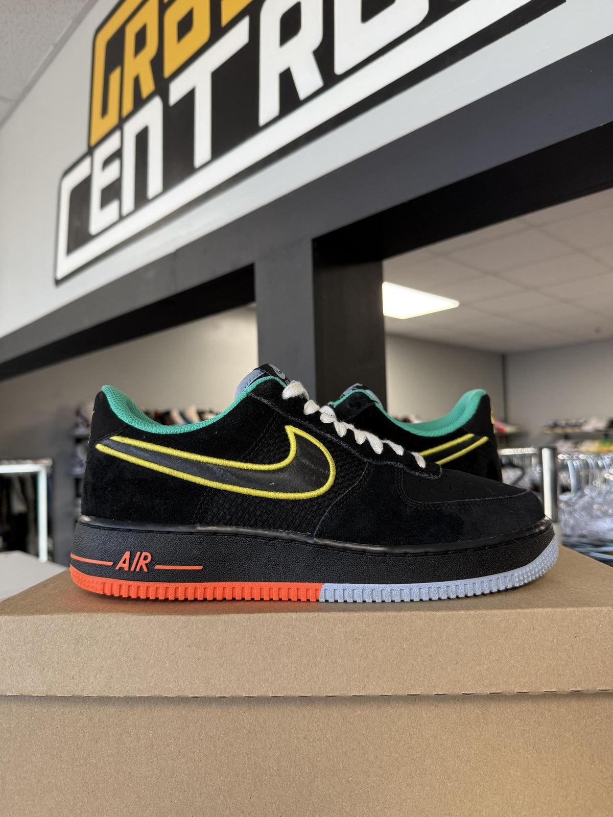 Nike Air Force 1 Black "Multi Color" Used Size 8.5