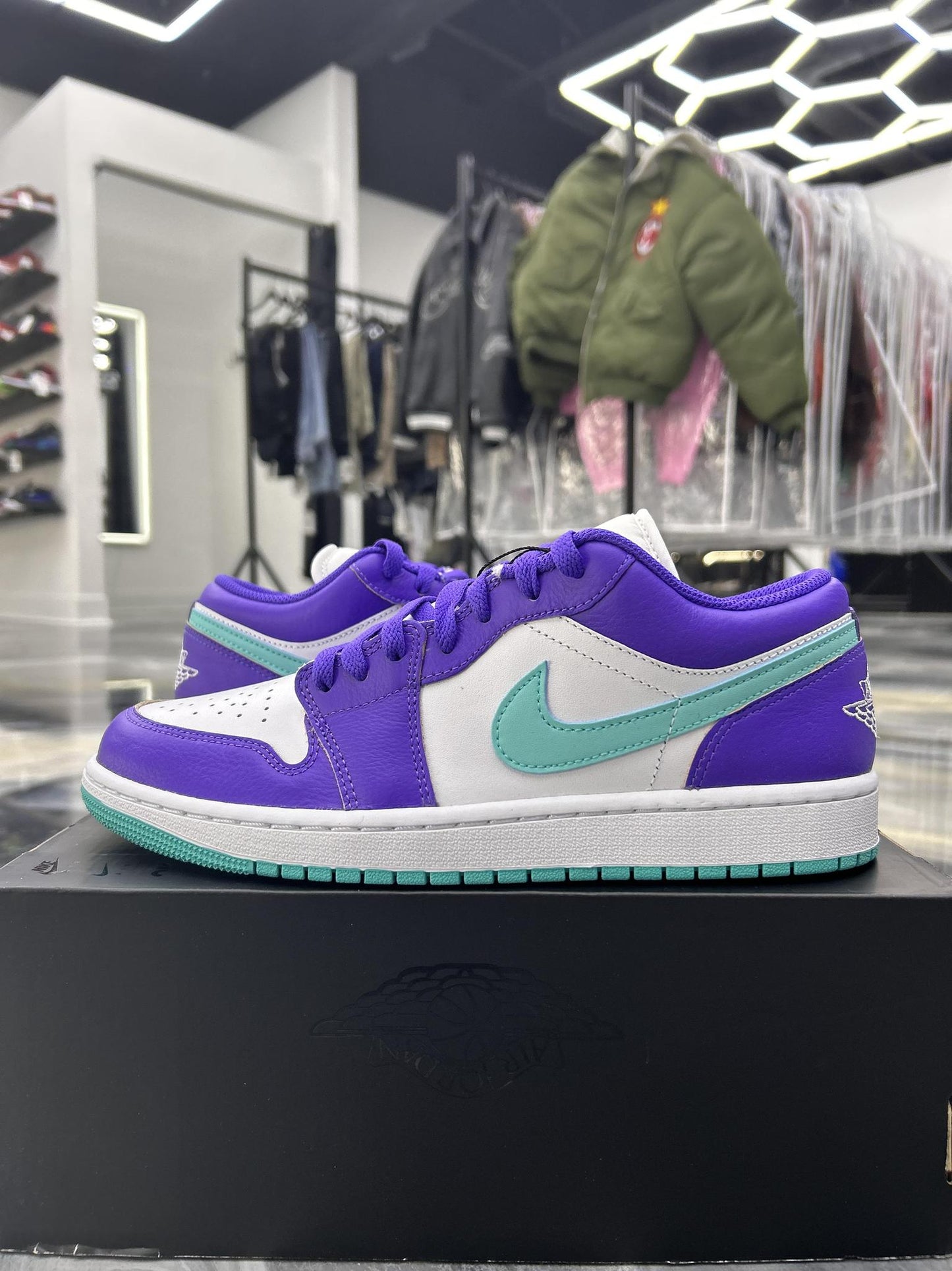 Jordan 1 Low "Purple Teal" Used Size 9