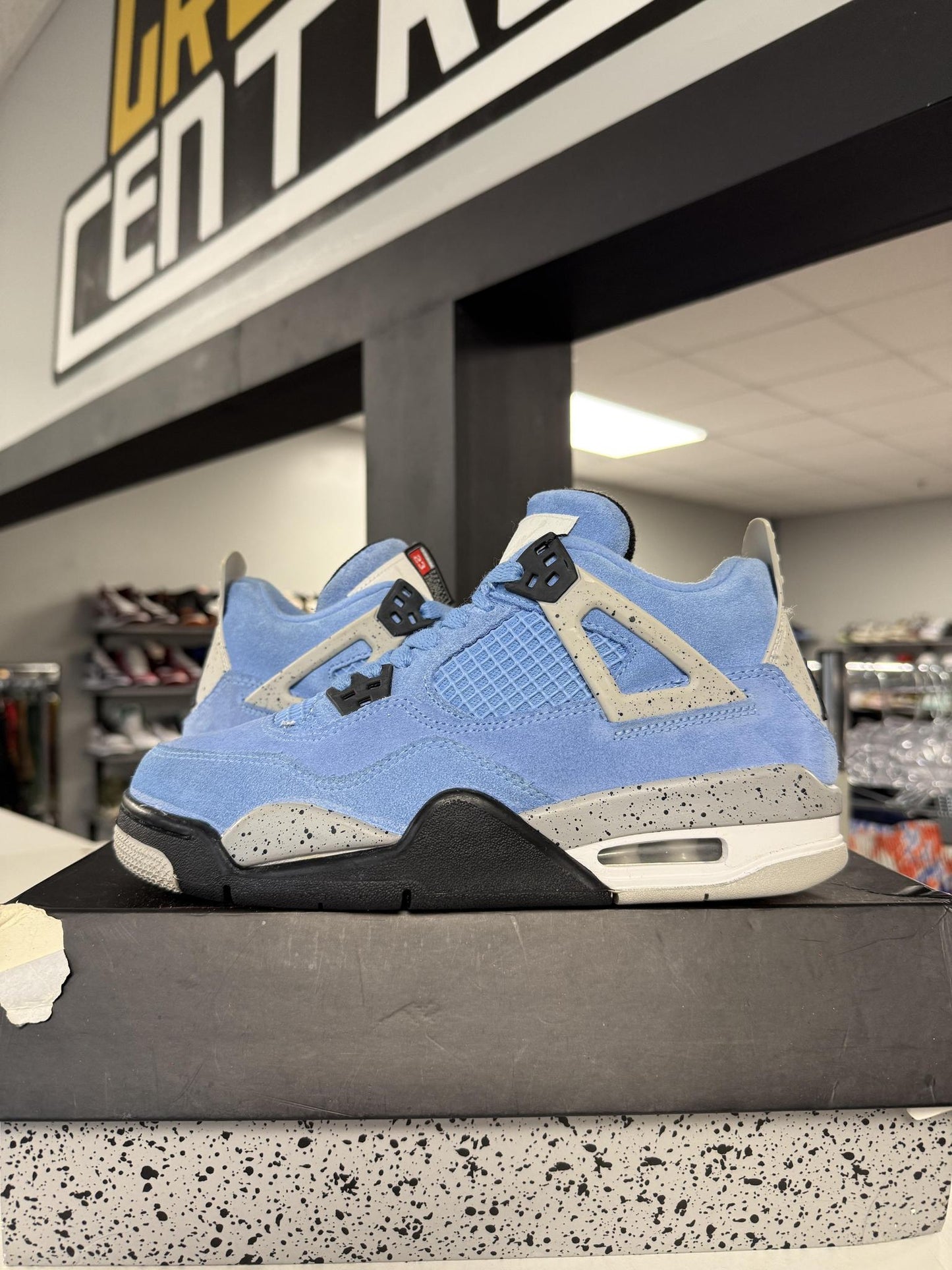 Jordan 4 "University Blue" Used Size 6Y/7.5W