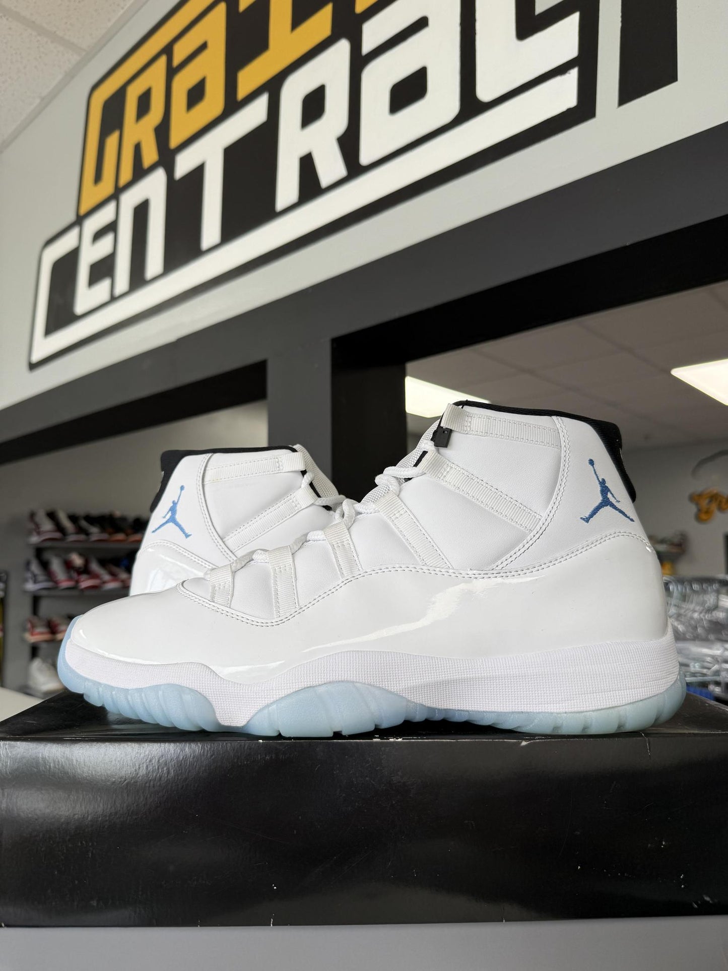 Jordan 11 "Legend Blue" Used Size 13