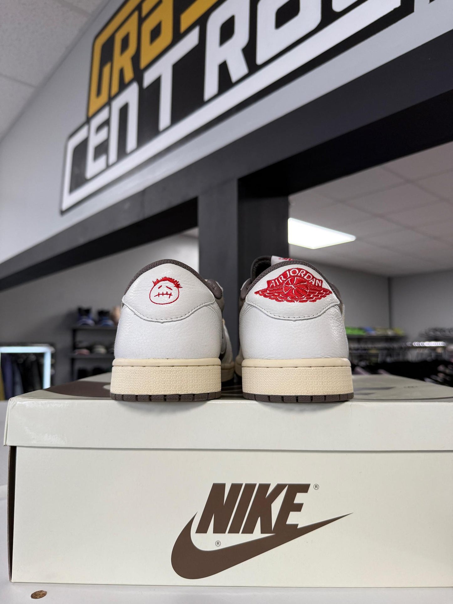 Jordan 1 Low x Travis Scott "Reverse Mocha" Used Size 11