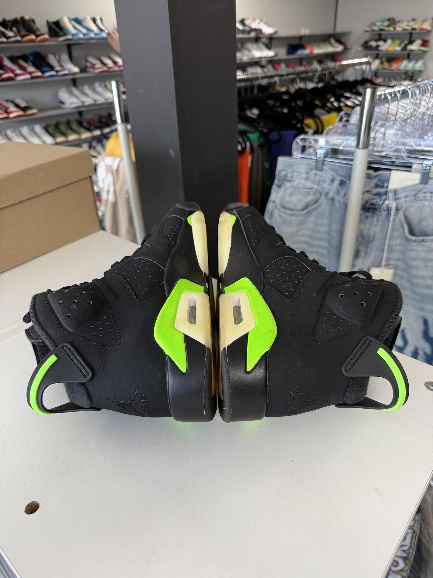 Jordan 6 "Electric Green" Used Size 10.5