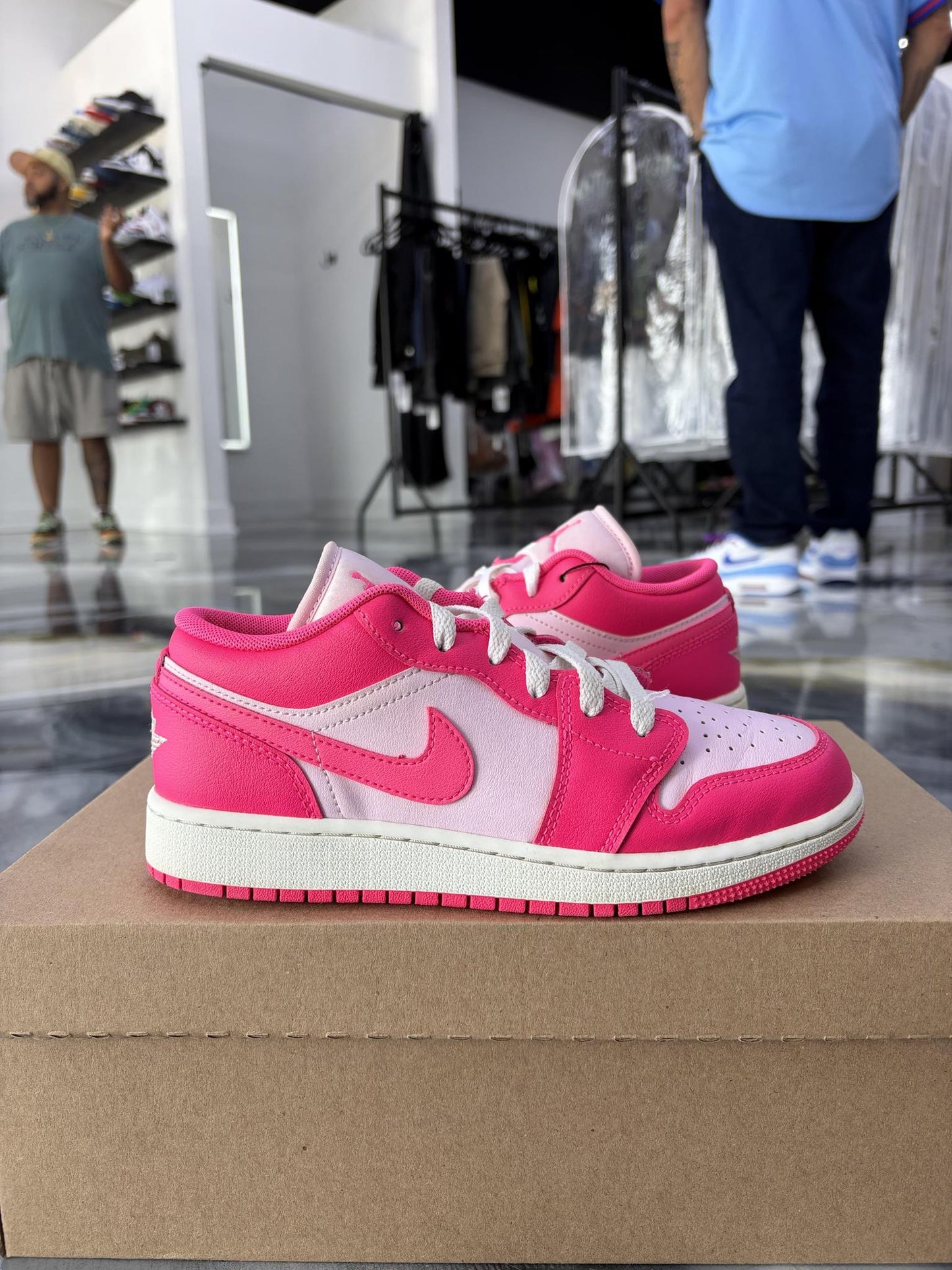 Jordan 1 Low "Valentine's Day" Used Size 4Y/5.5W