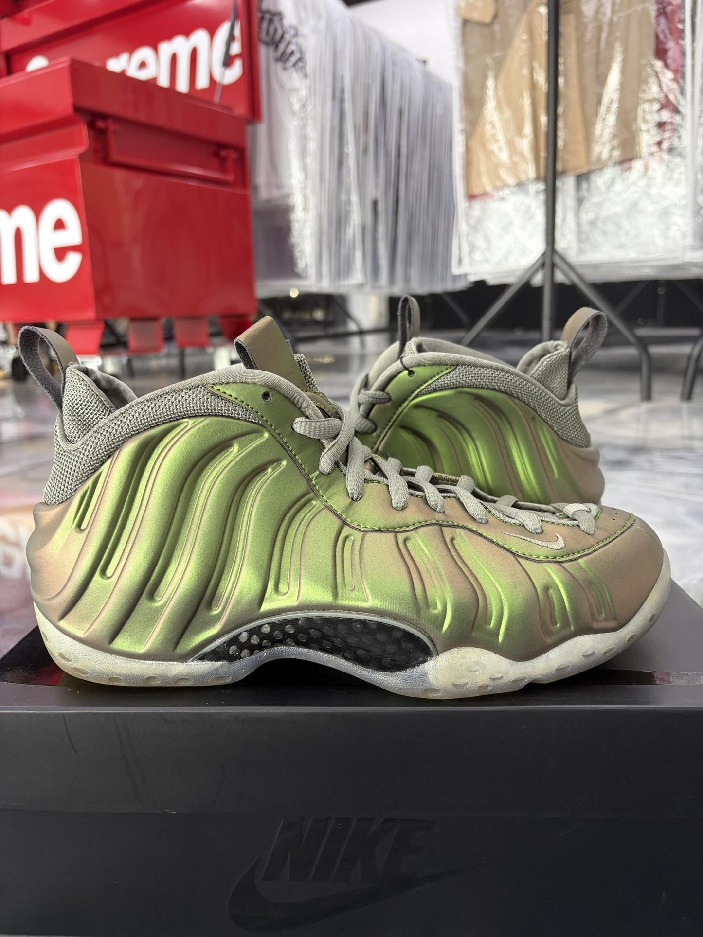 Nike Air Foamposite One "Iridescent" Used Size 7.5