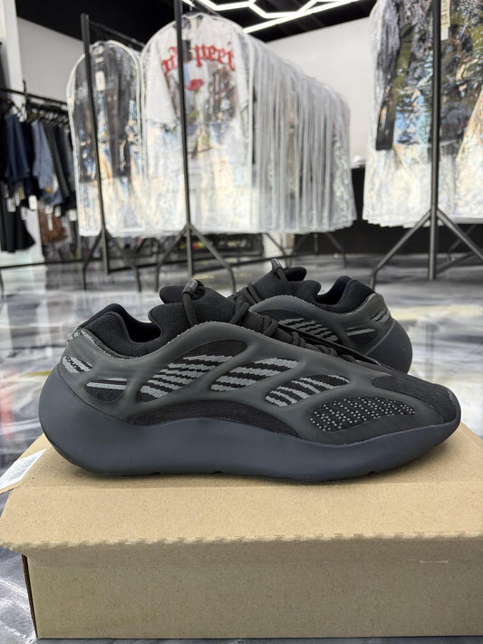 Yeezy 700 V3 "Dark Glow" Used Size 14