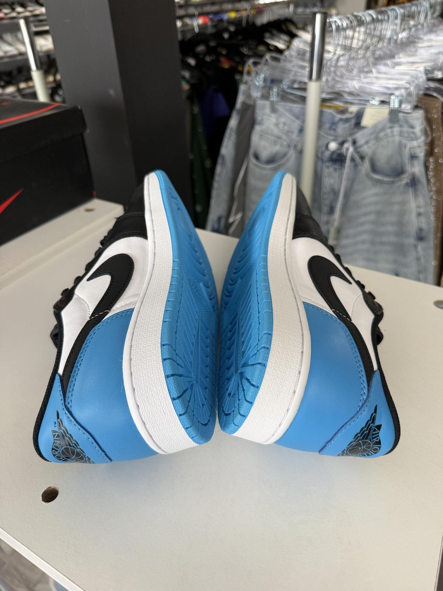 Jordan 1 Low "Powder Blue" Used Size 9.5