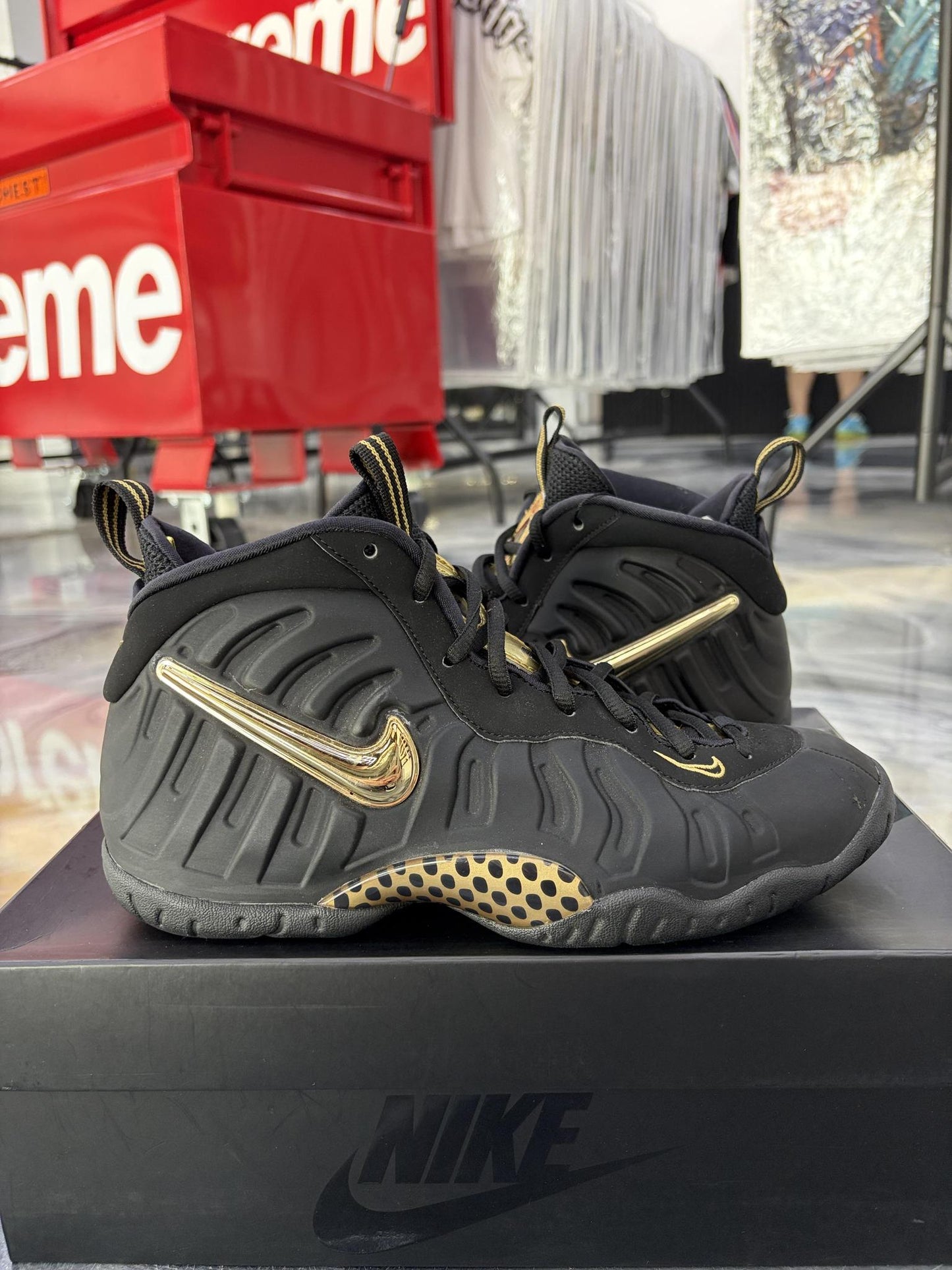 Nike Air Foamposite Pro "Metallic Gold" Used Size 7Y/8.5W