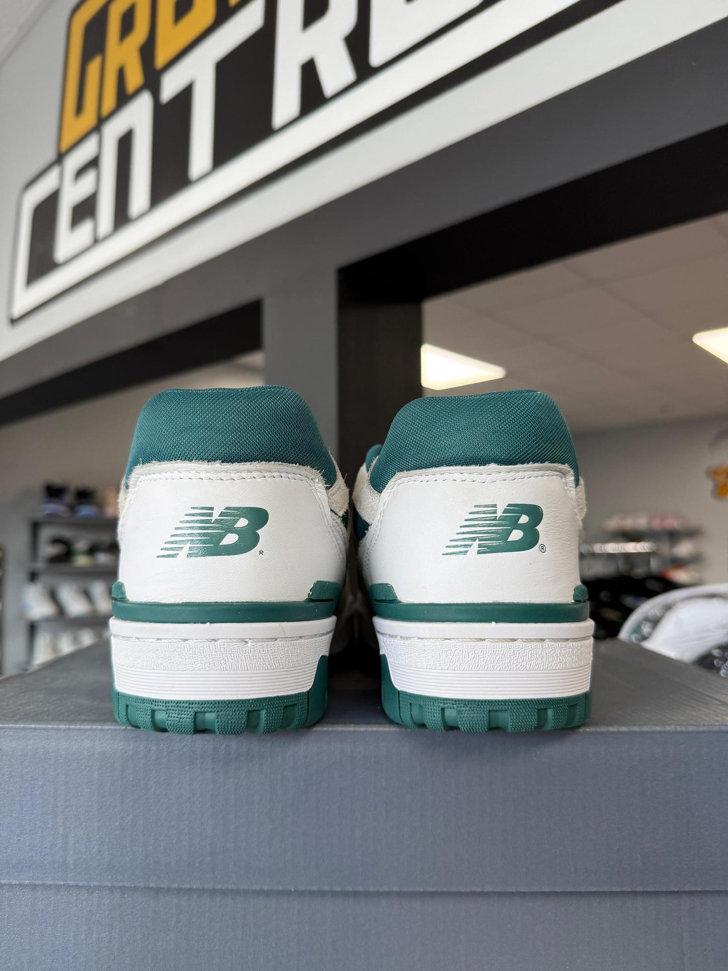 New Balance 550 "Green/White" Used Size 11