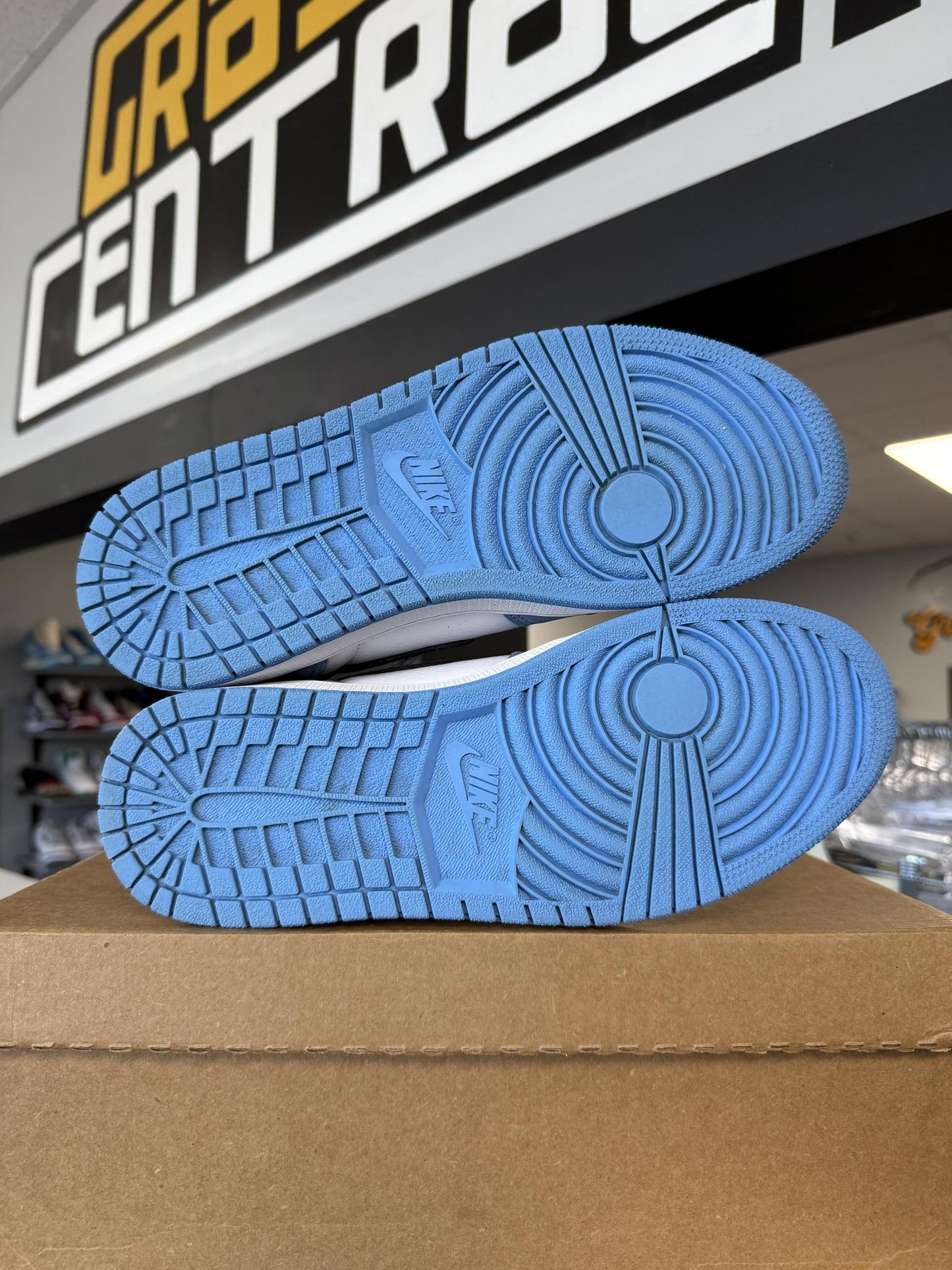 Jordan 1 "University Blue" Used Size 9