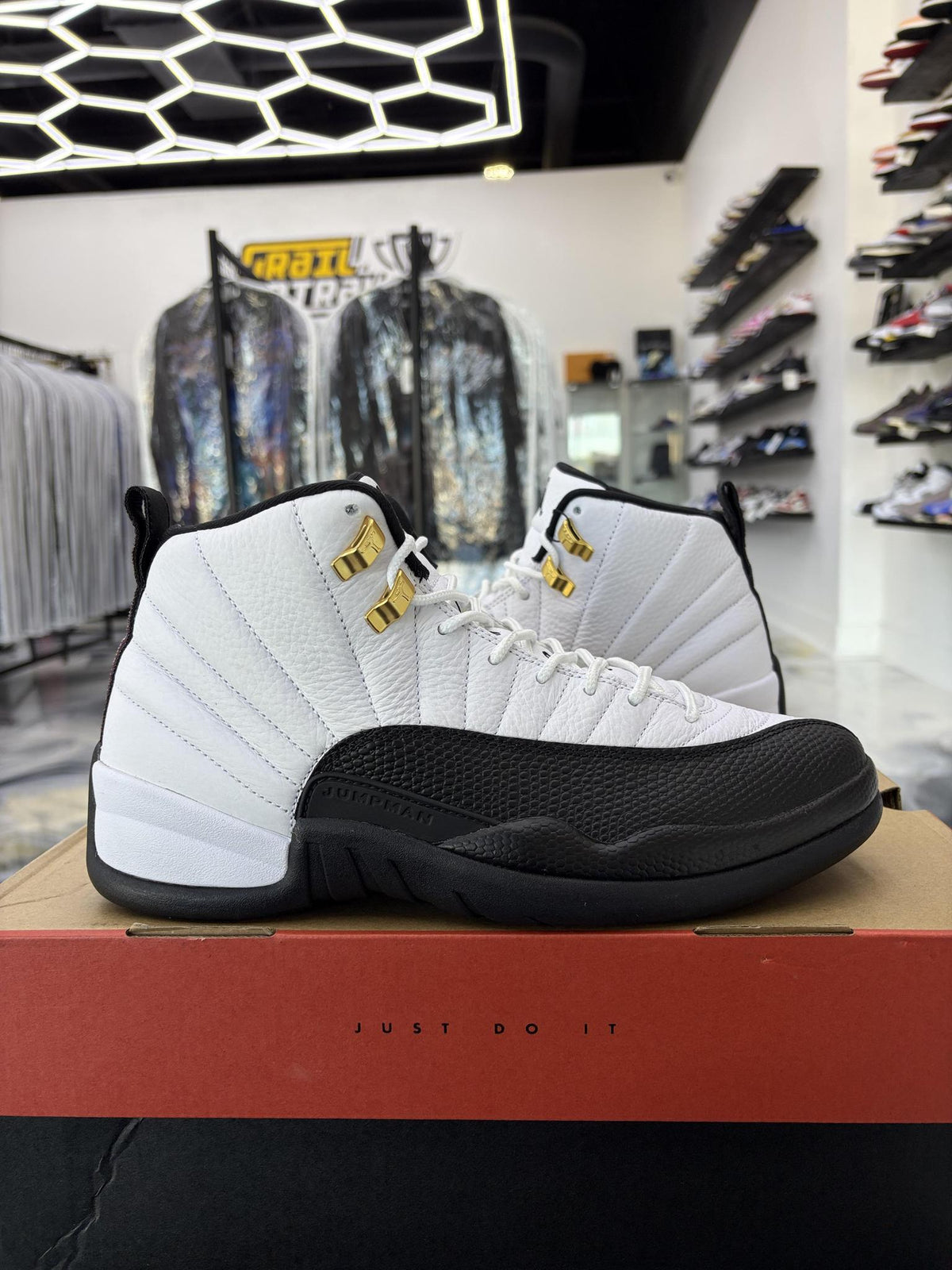 Jordan 12 "Taxi" Used Size 9