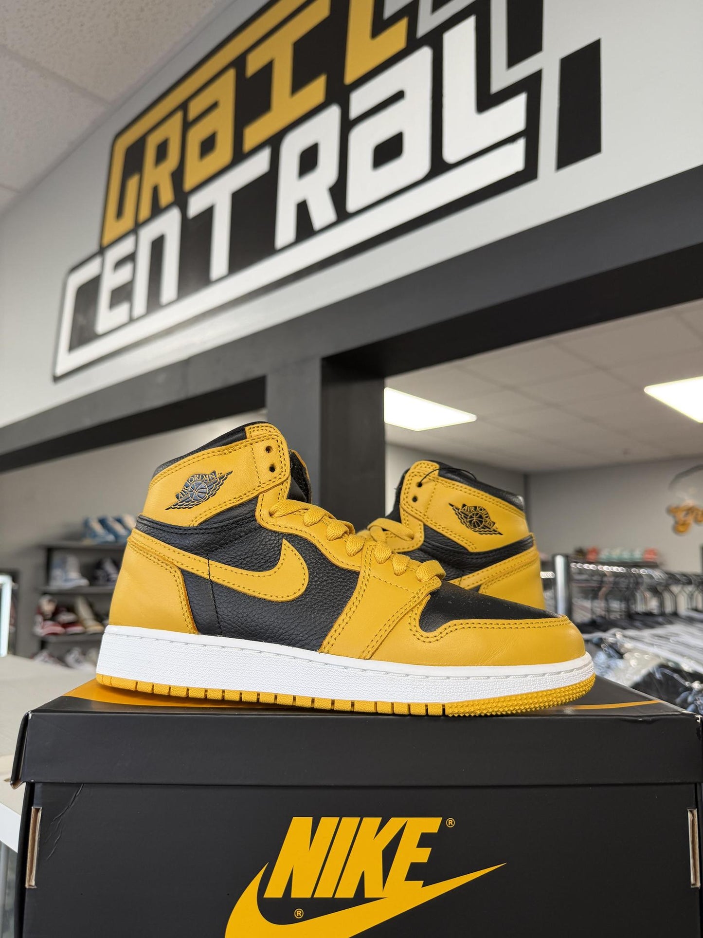 Jordan 1 "Pollen" Used Size 5.5Y/7W