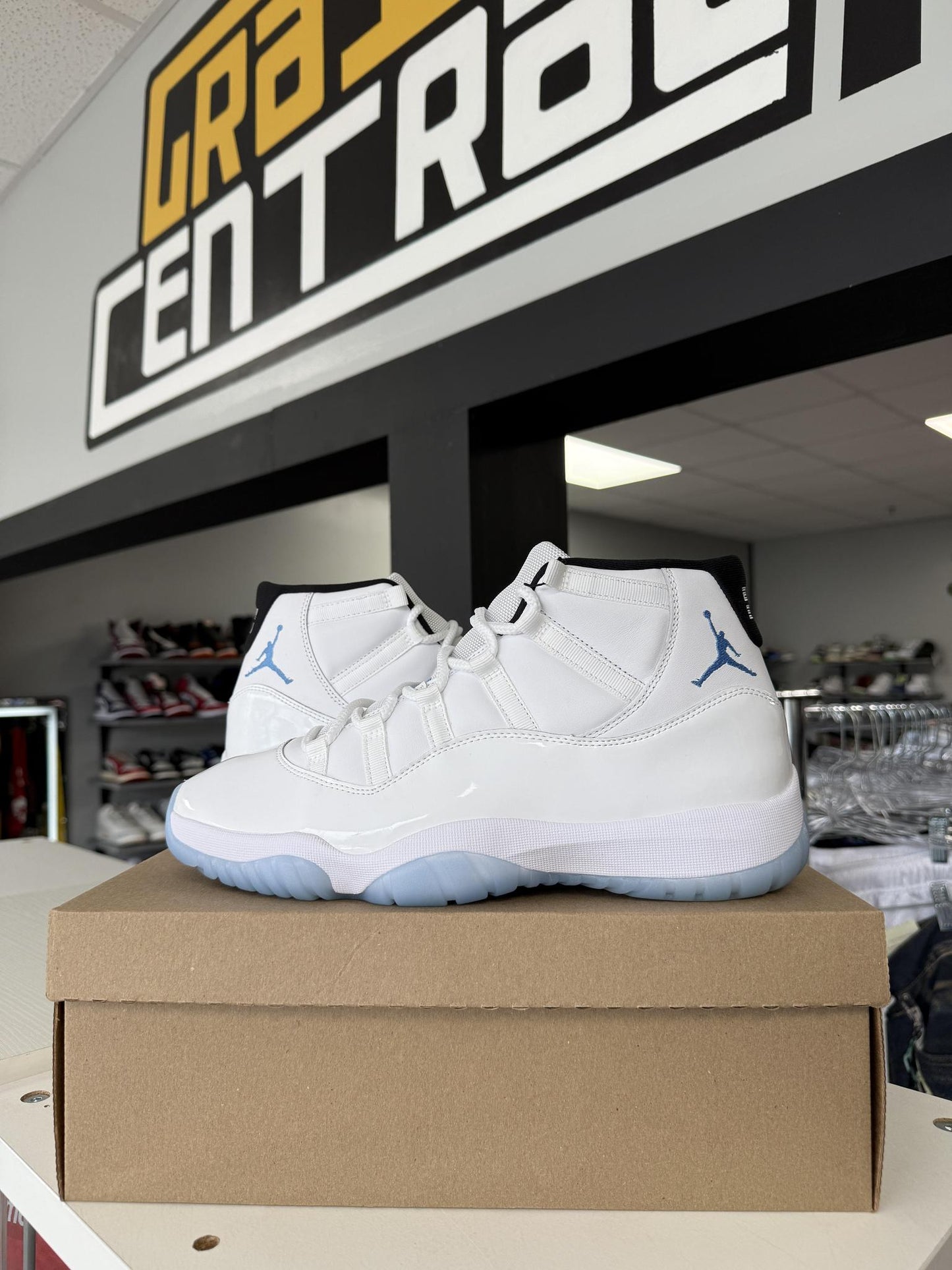 Jordan 11 "Legend Blue" Used Size 11.5