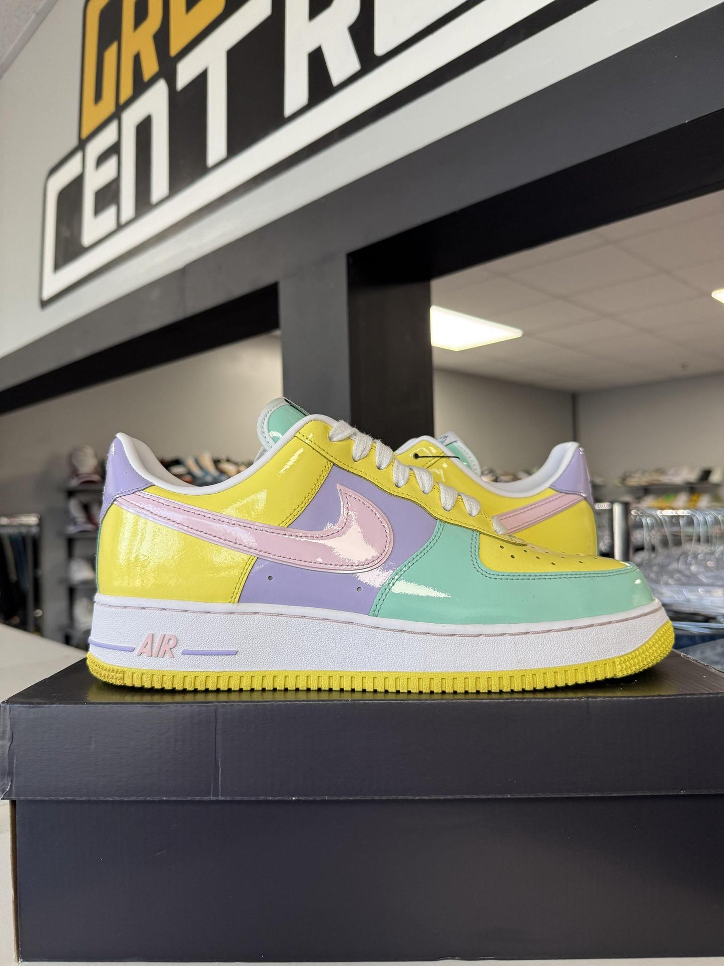 Nike AF1 Low "Easter" Used Size 10.5