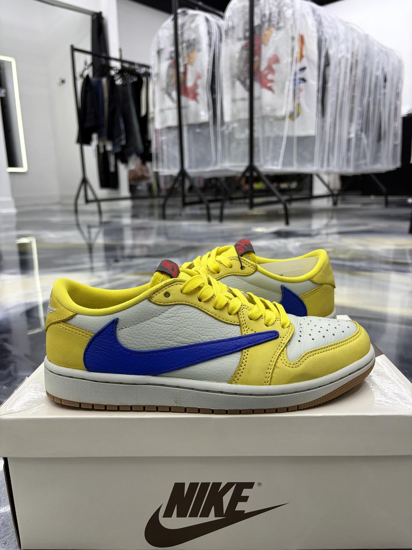Jordan 1 Low Travis Scott "Canary" Used Size 6Y/7.5W
