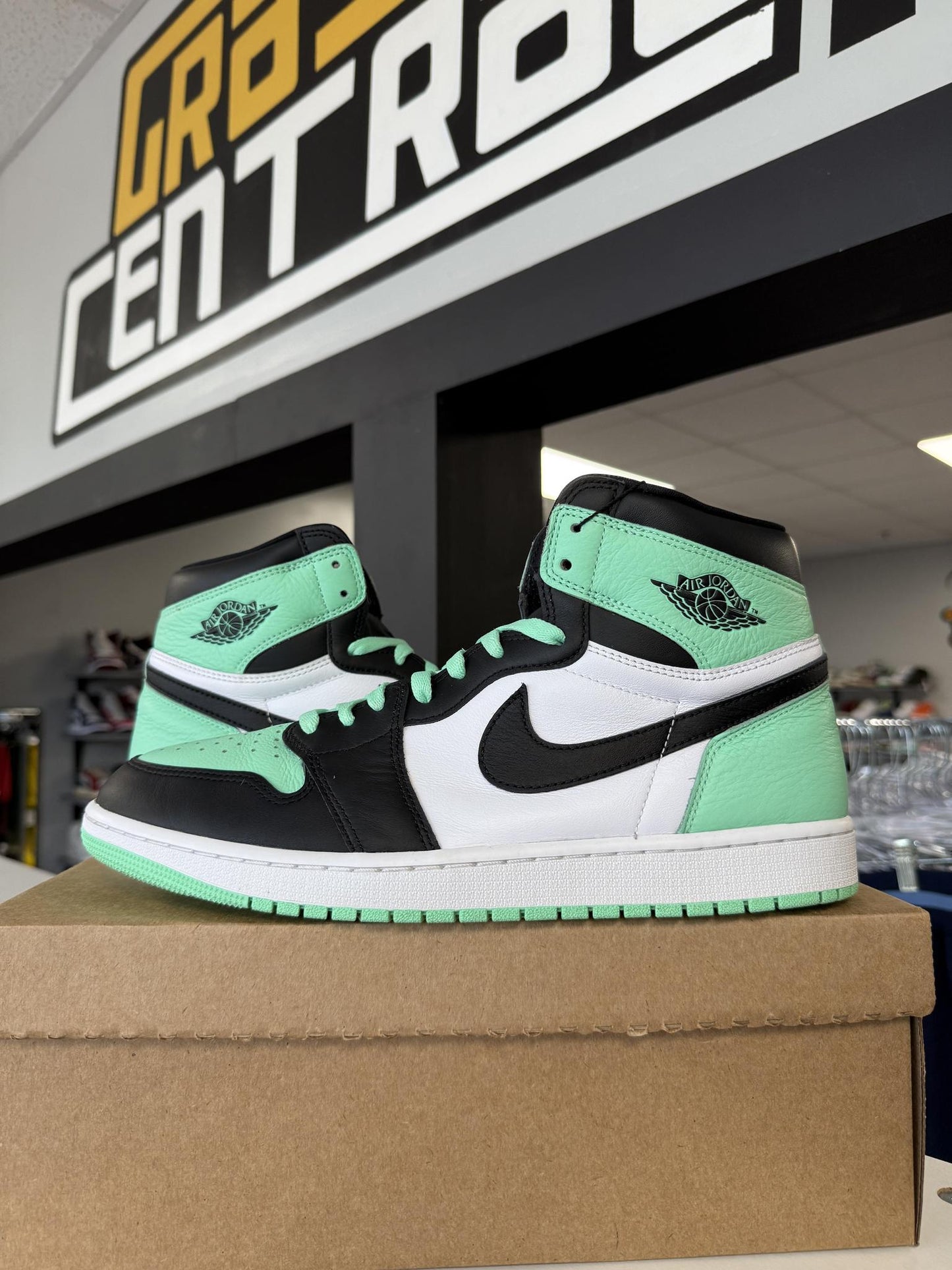 Jordan 1 "Green Glow" Used Size 13