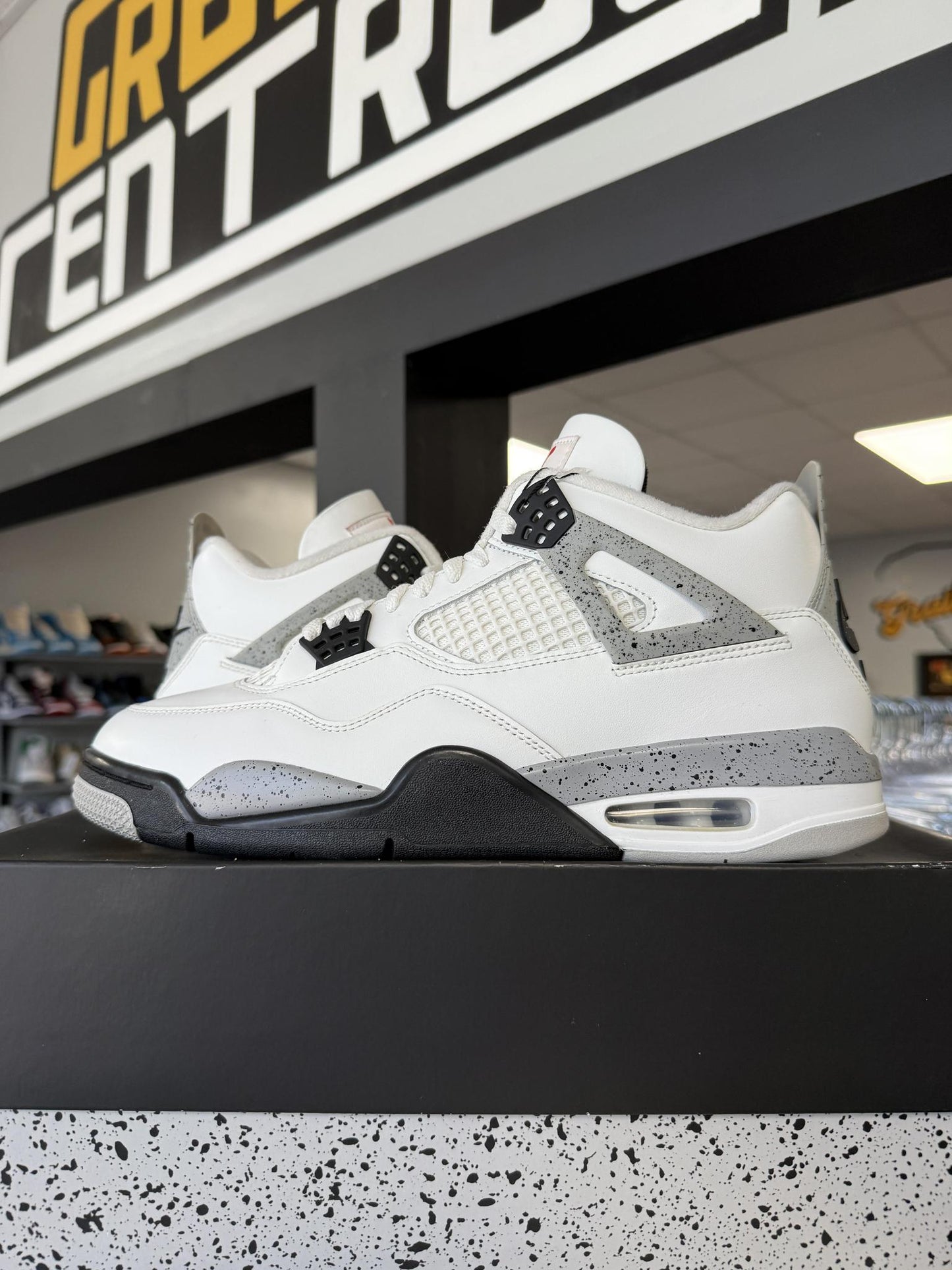 Jordan 4 "White Cement" Used Size 11.5