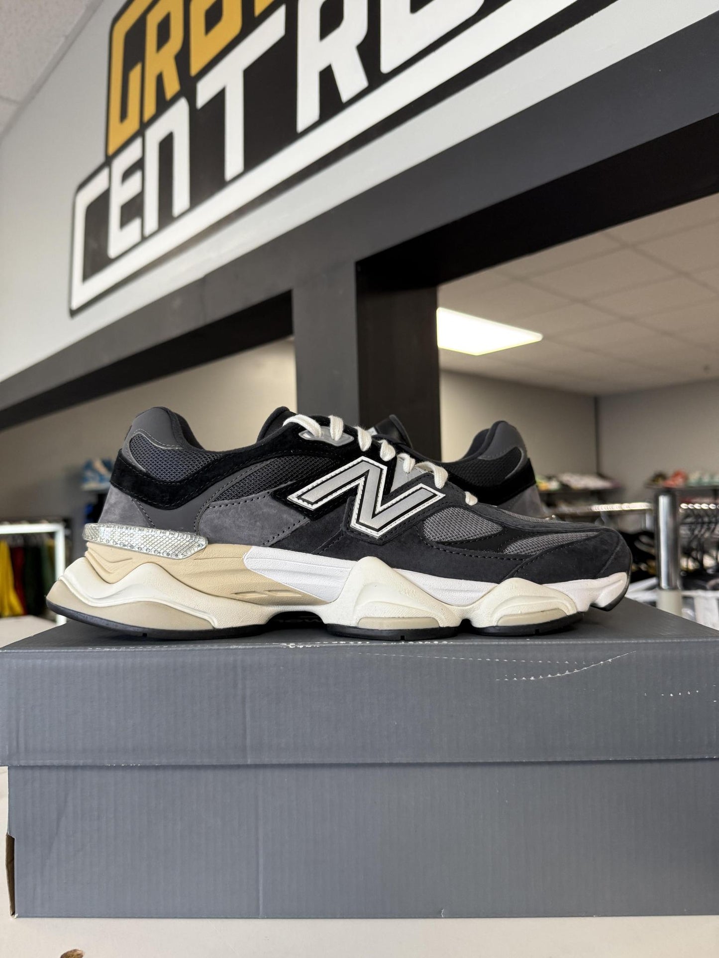 New Balance 9060 "Charcoal" Used Size 9.5