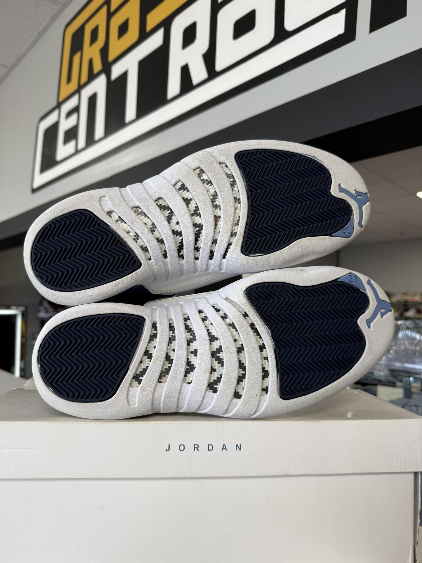 Jordan 12 "Indigo" Used Size 10.5