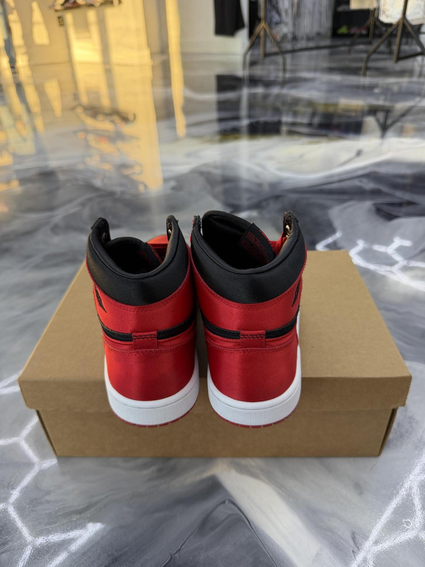 Jordan 1 "Satin Bred" Used Size 6Y/7.5W