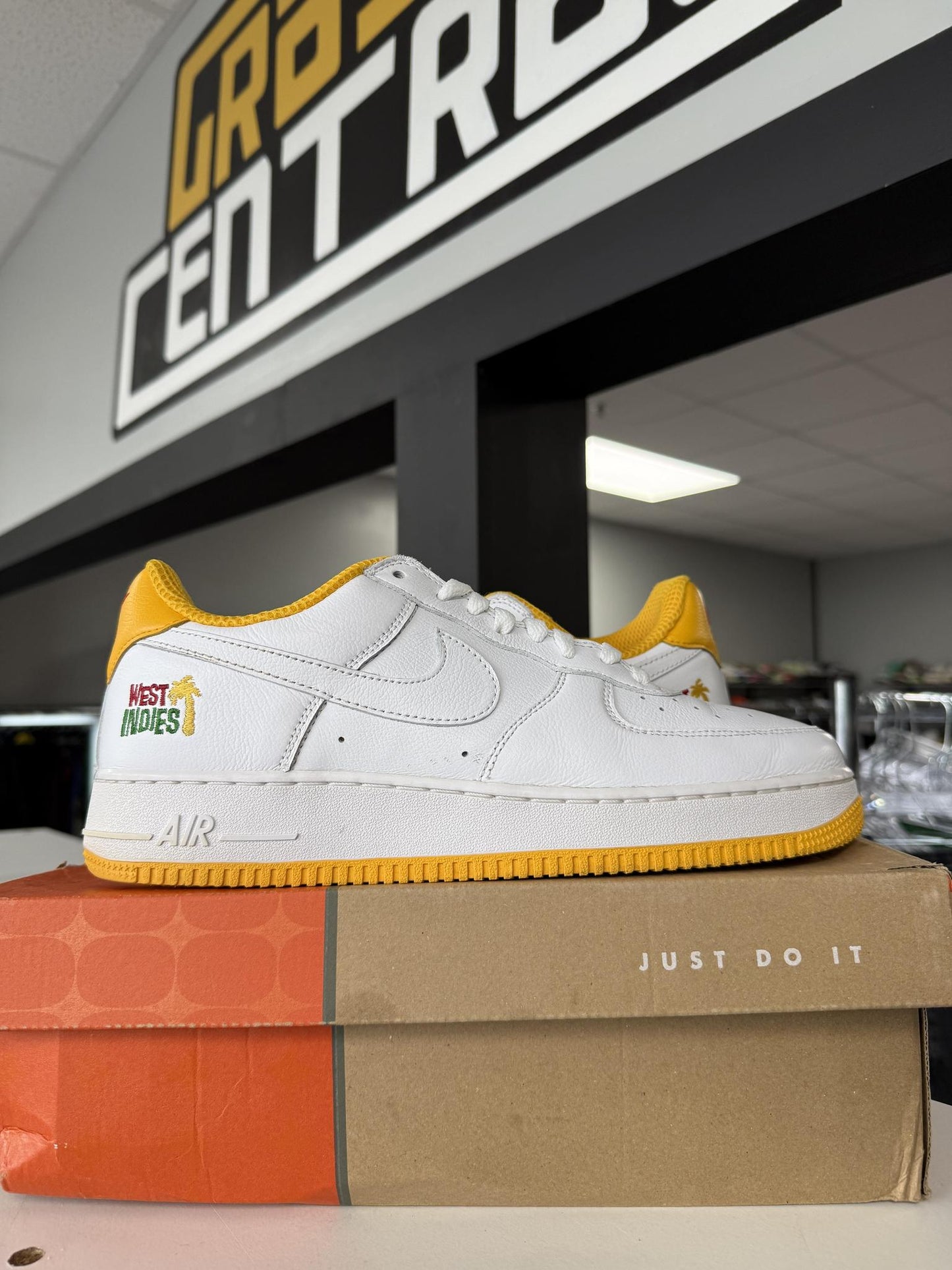 Nike Air Force One Low "West Indies" Used Size 11