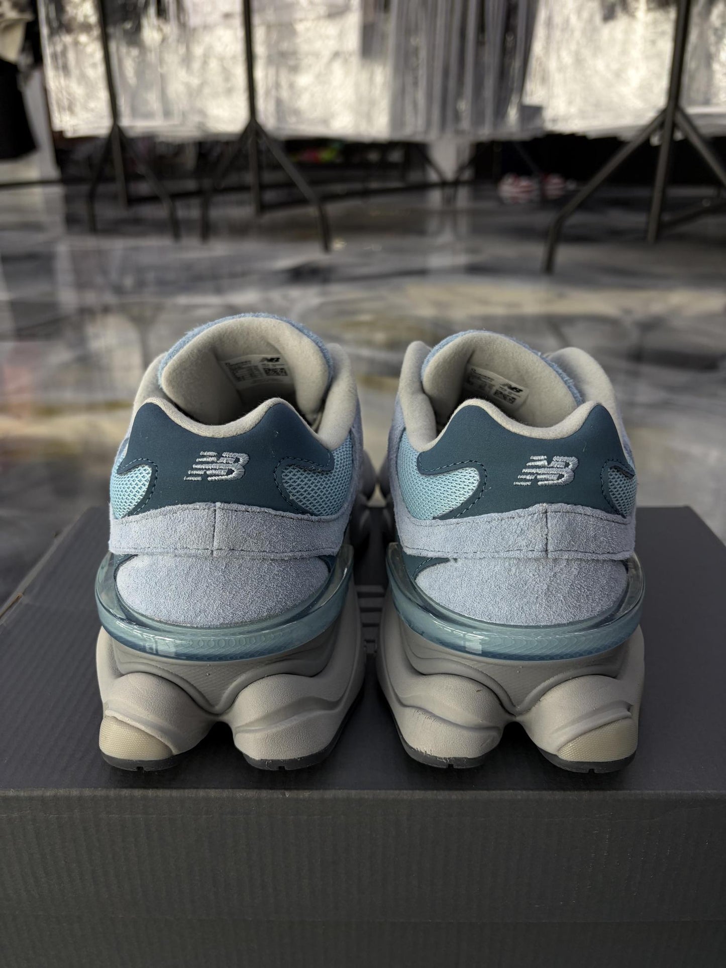 New Balance 9060 "Chrome Blue" Used Size 6.5Y/8W
