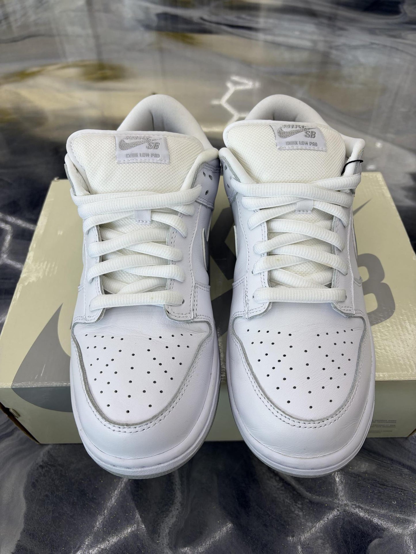 Nike SB Dunk Low Supreme "White" Used Size 9.5