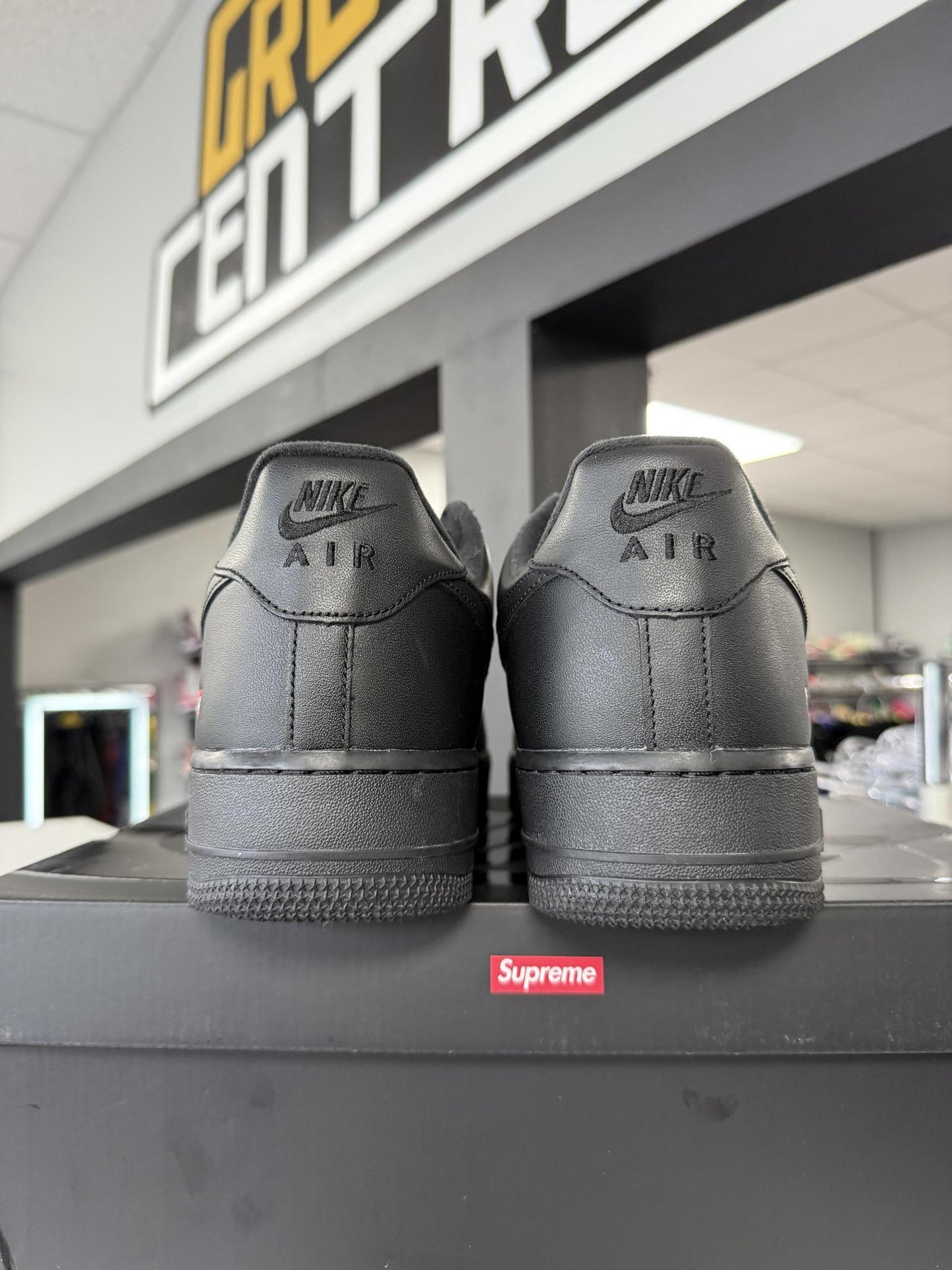 Nike Air Force One Low Supreme Black Used Size 12.5