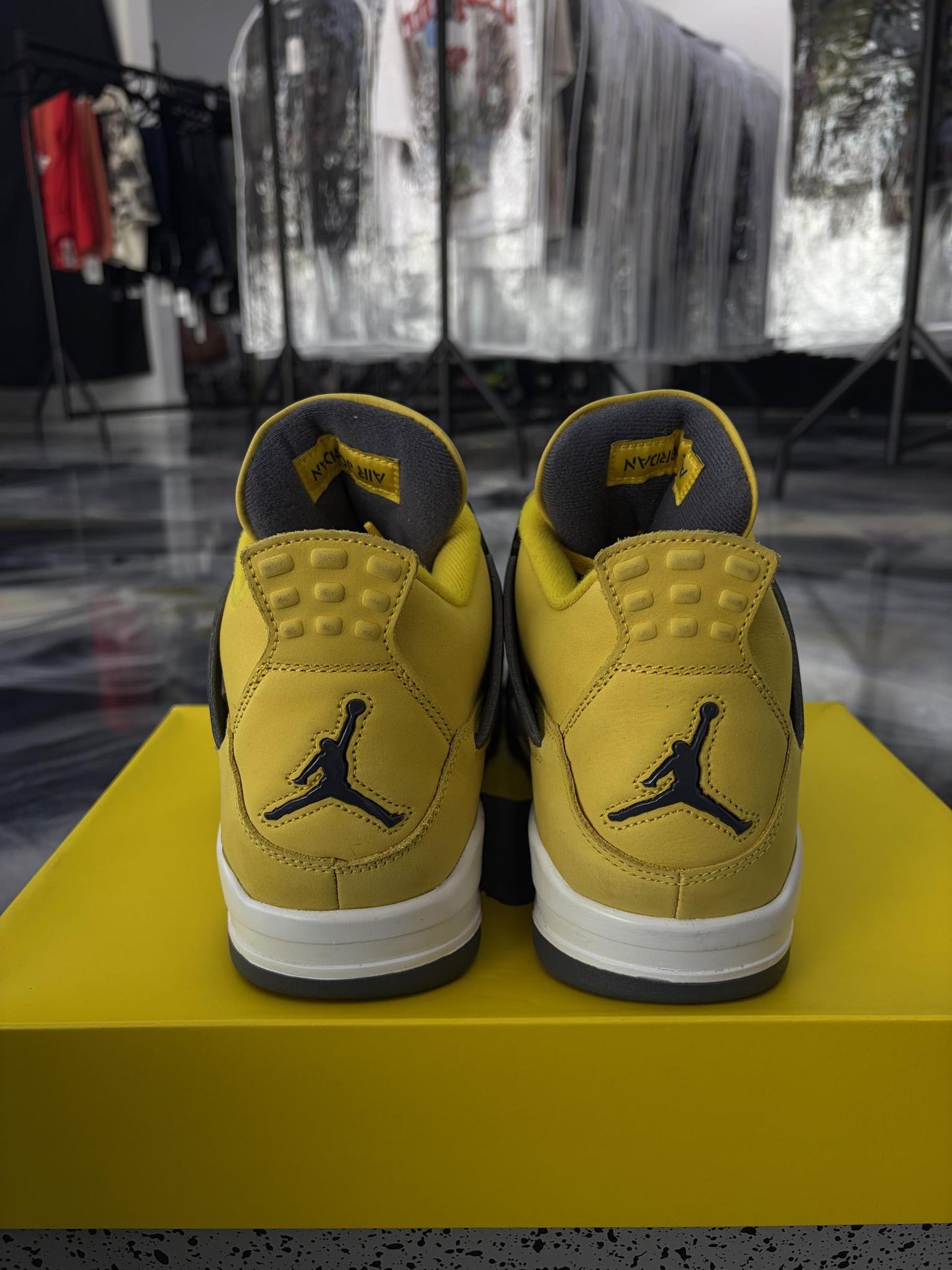 Jordan 4 "Lightning" Used Size 10.5
