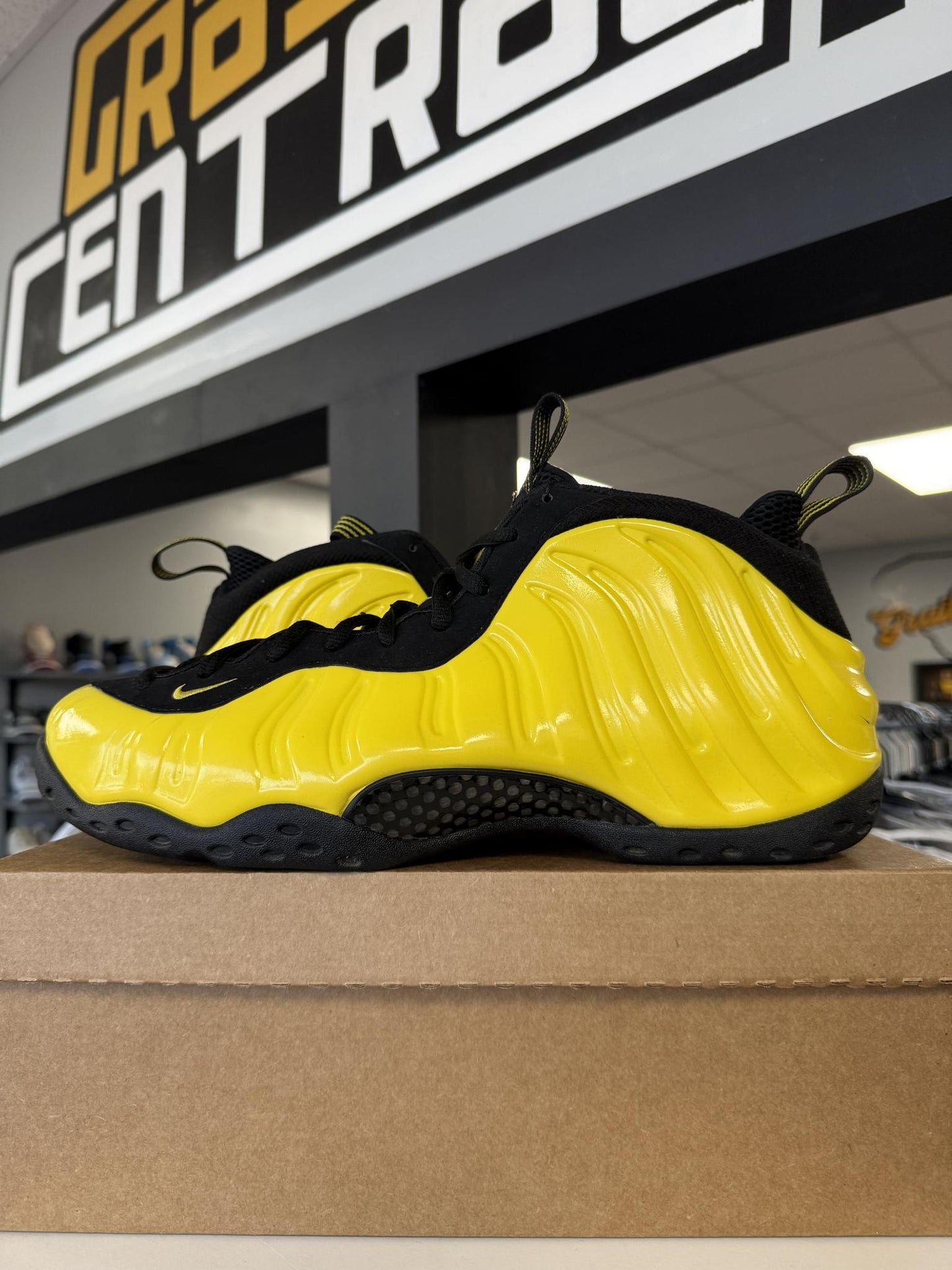 Nike Foamposite Lighning Used Size 15