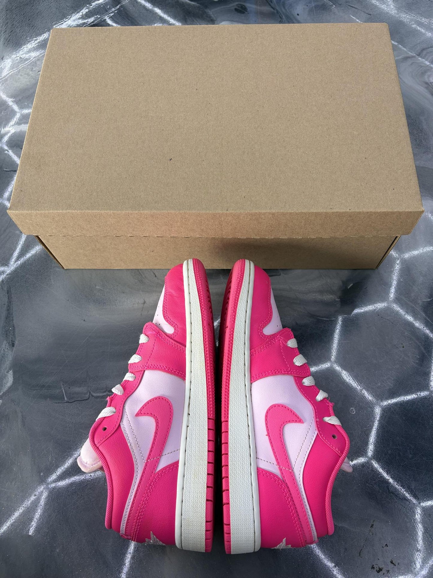 Jordan 1 Low "Valentine's Day" Used Size 4Y/5.5W