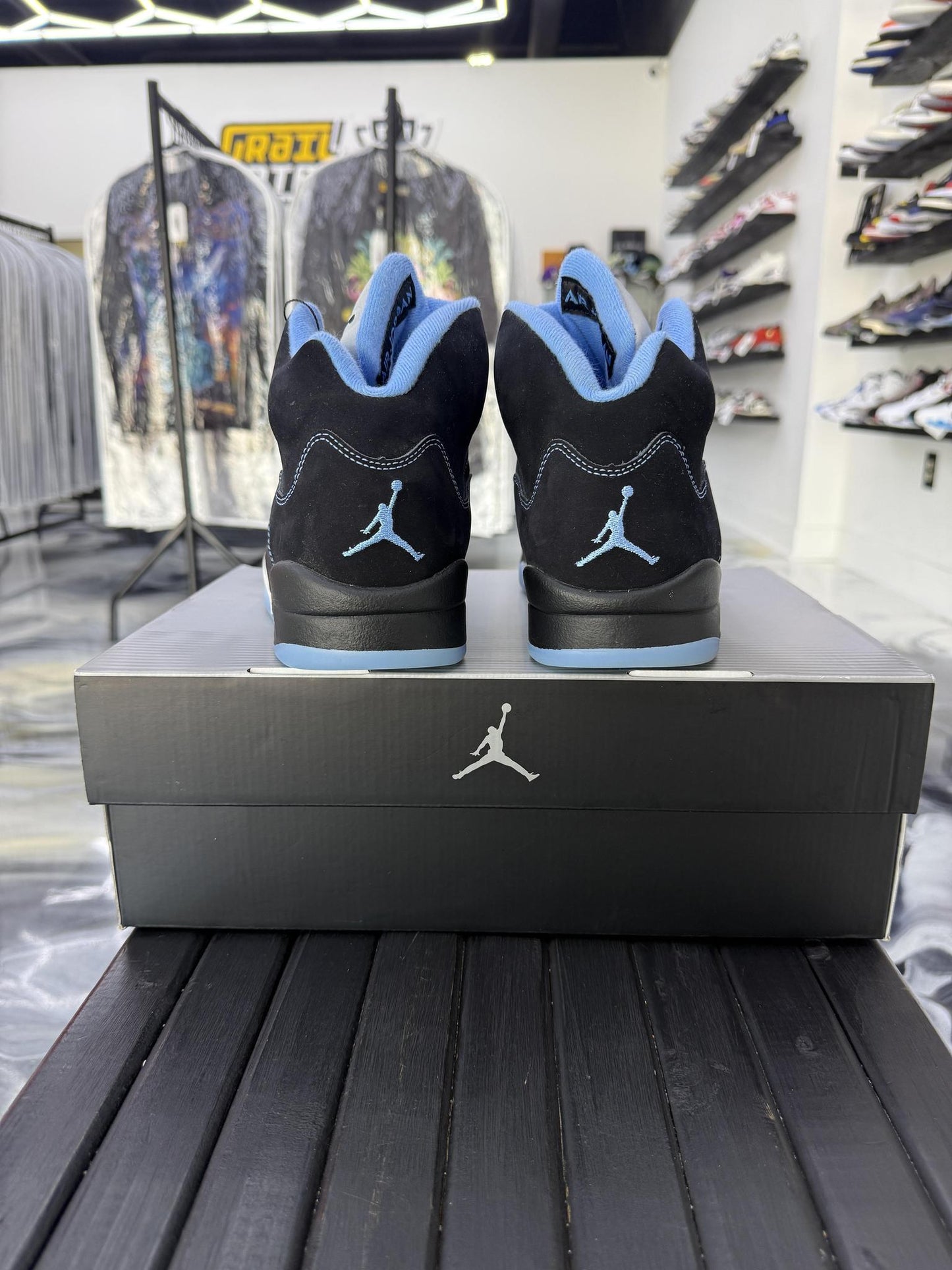 Jordan 5 "University Blue" Used Size 8