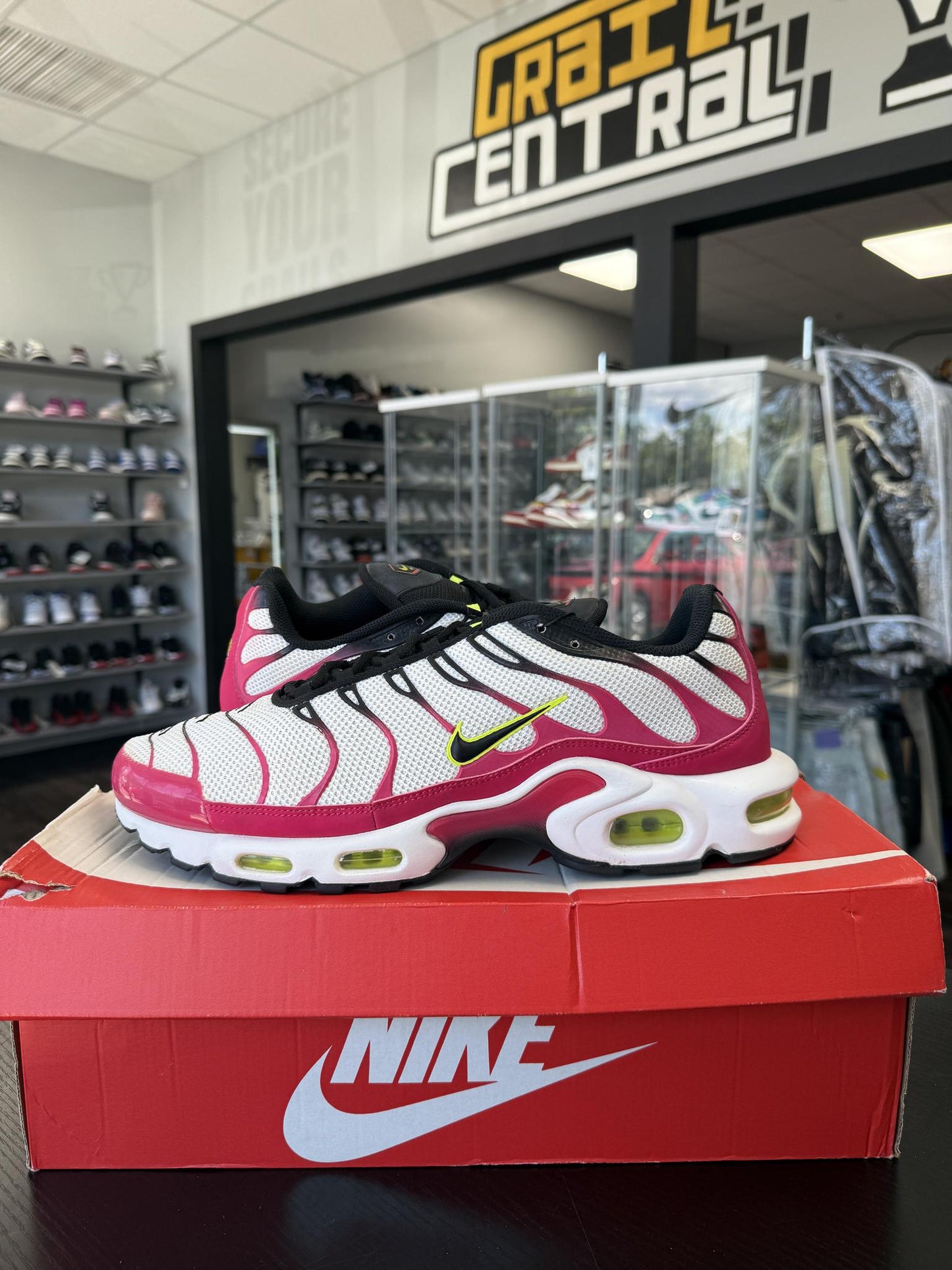Nike Air Max Plus "Fuchsia" Used Size 13