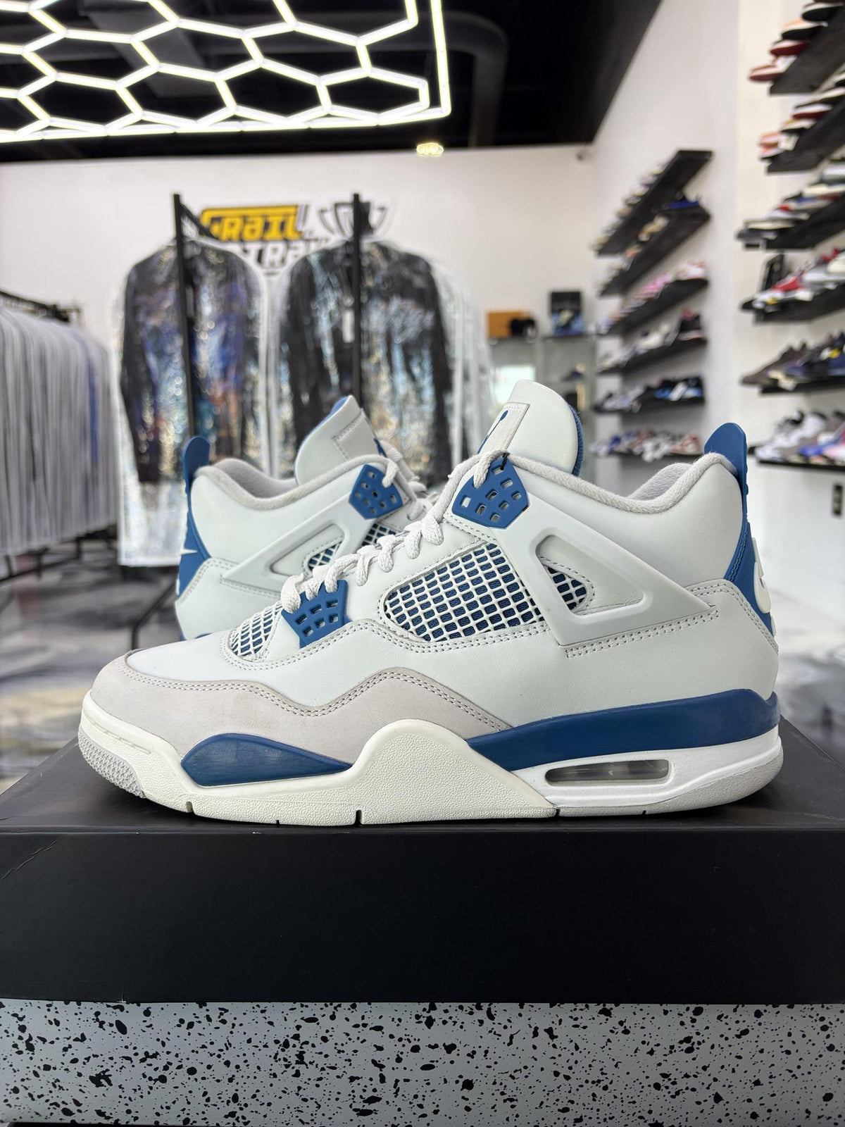 Jordan 4 "Military Blue" Used Size 9