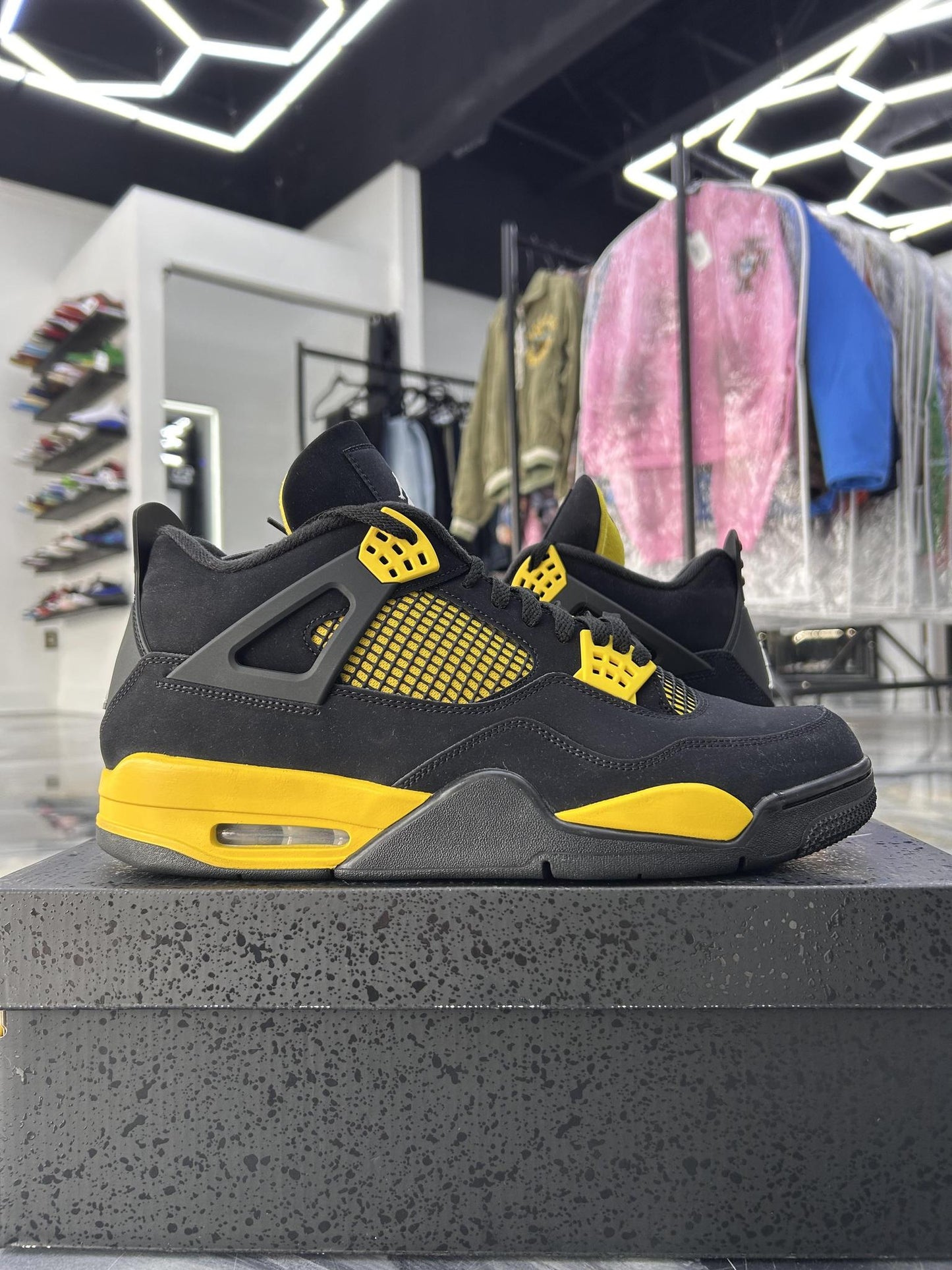 Jordan 4 "Thunder" Used Size 13