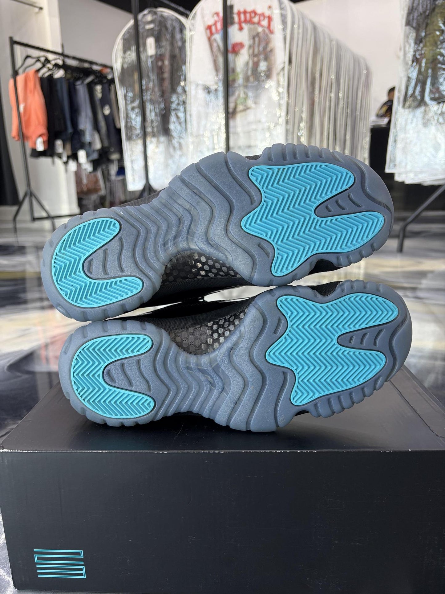 Jordan 11 "Gamma" Used Size 7.5