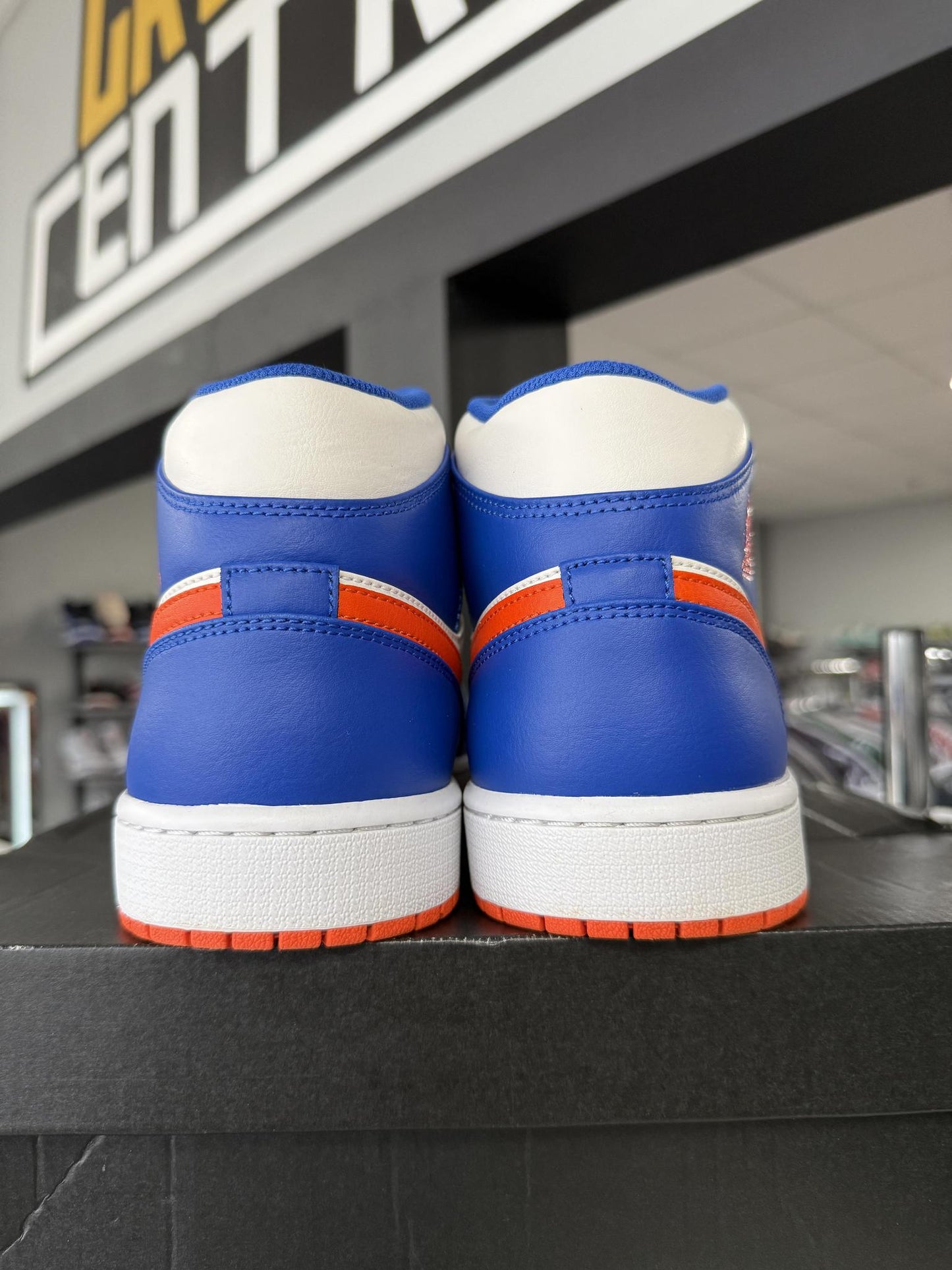 Jordan 1 Mid "Knicks" Used Size 12