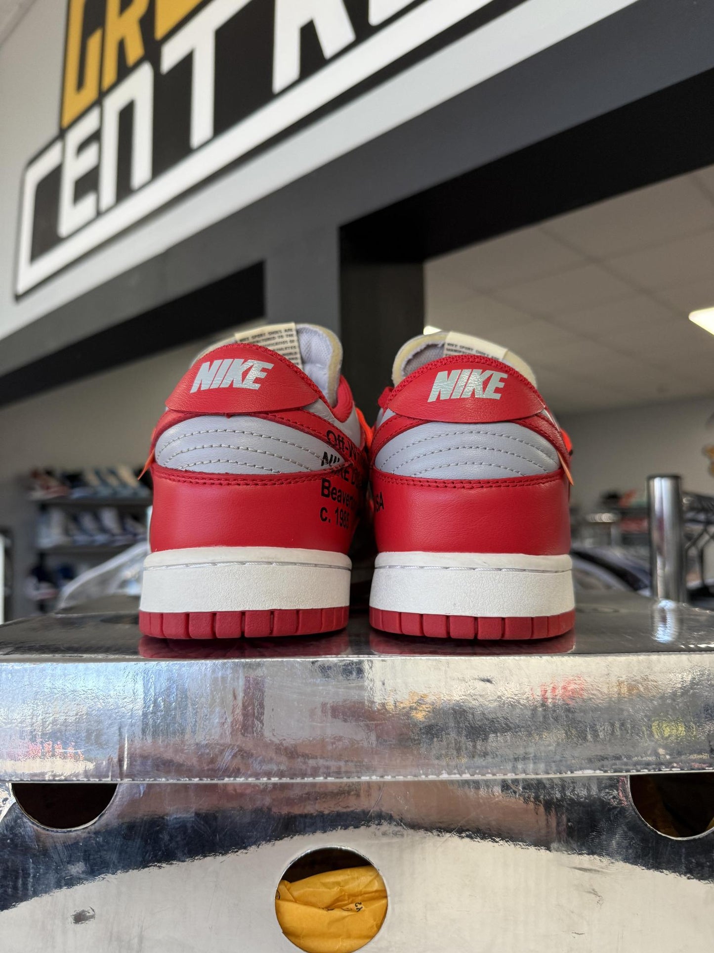 Dunk Low x Off White "UNLV" Used Size 10.5