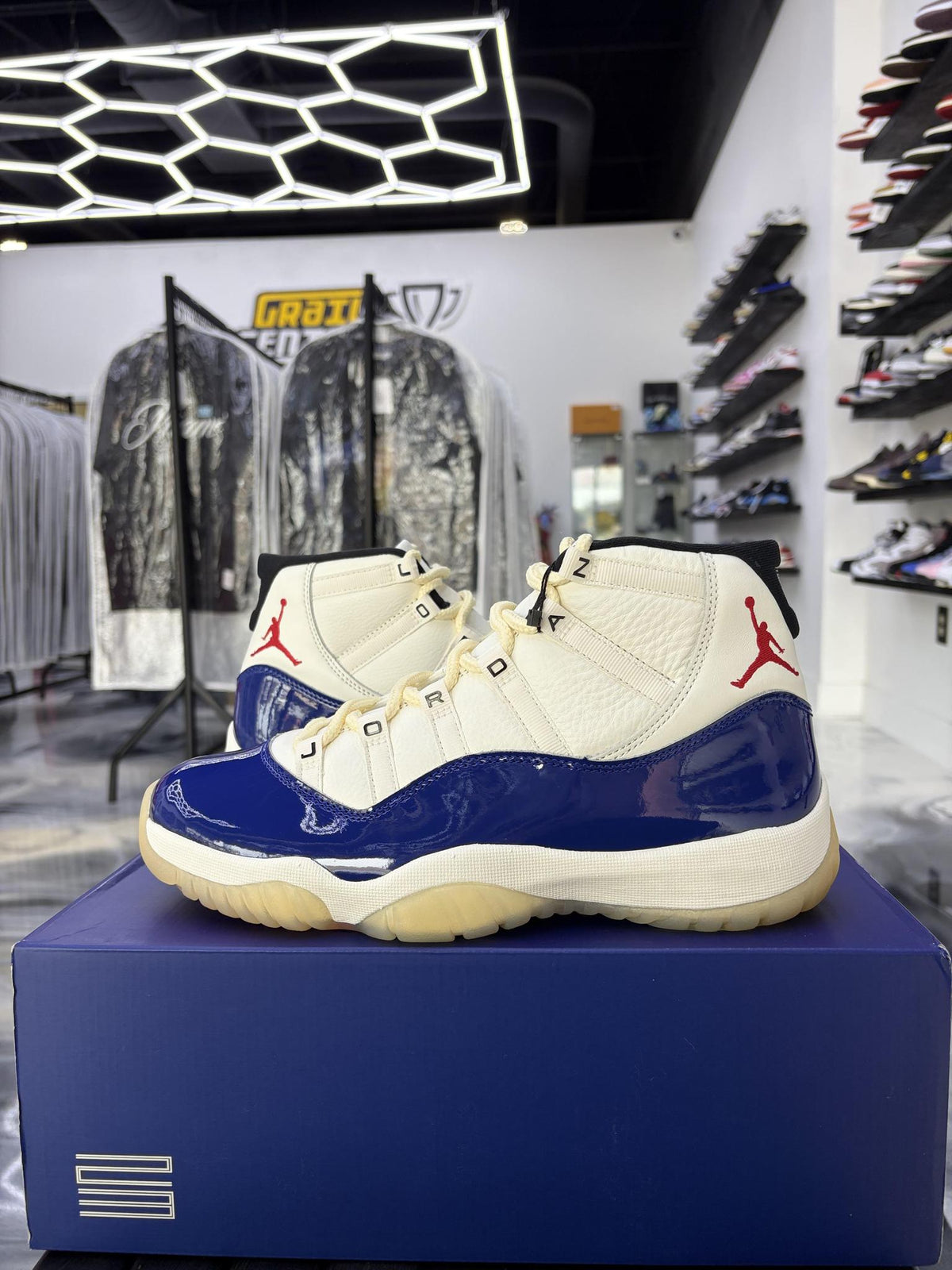 Jordan 11 "Rare Air" Used Size 9