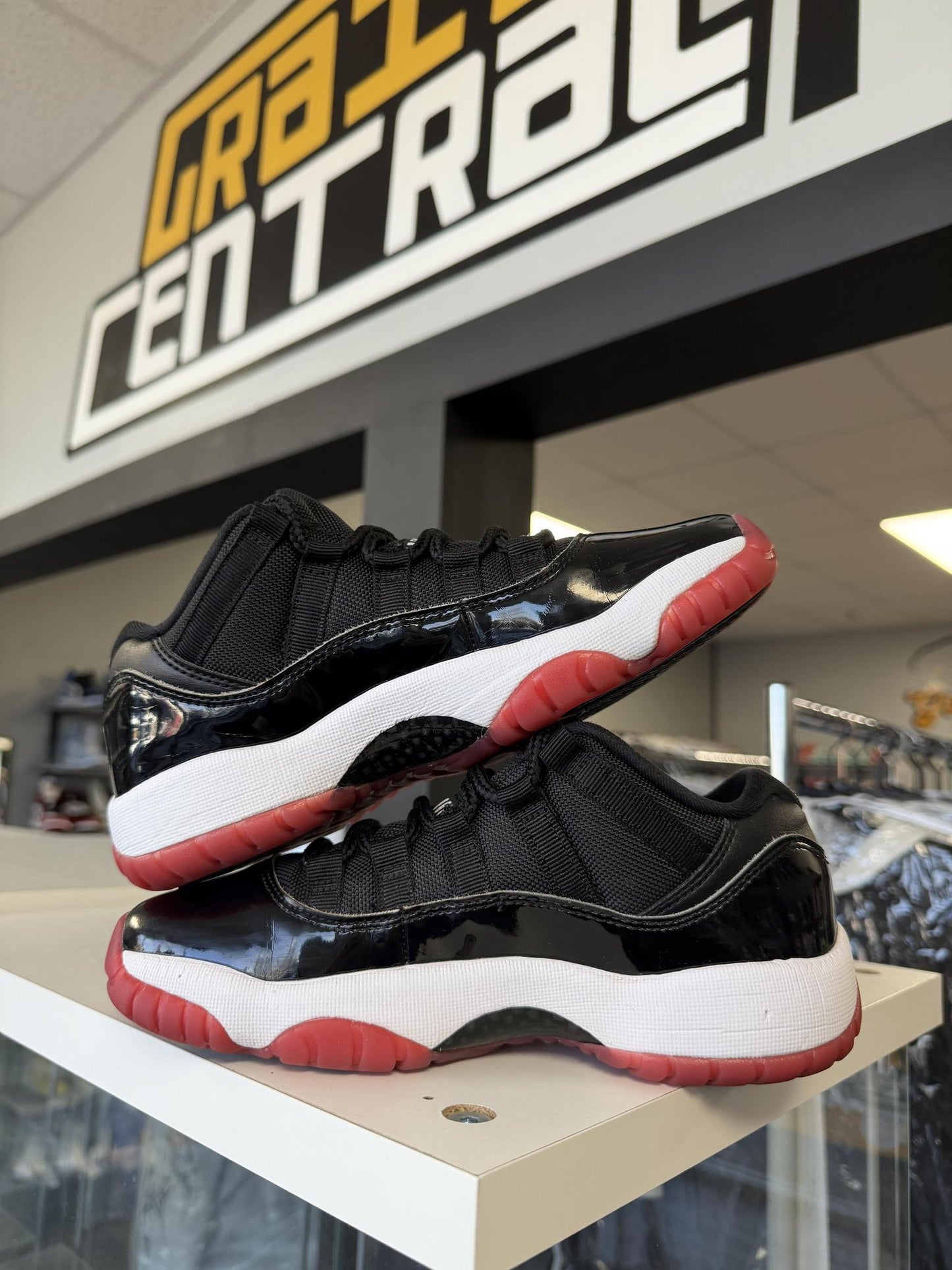 Jordan 11 Low "Bred" Used Size 4.5Y/6W