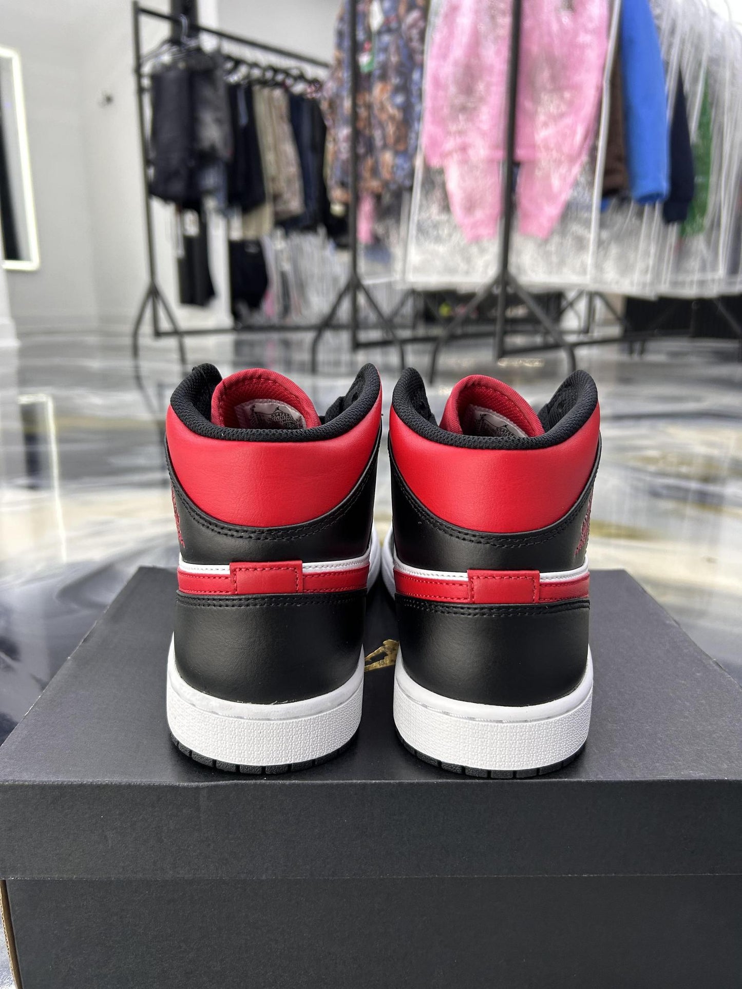 Jordan 1 Mid "White Black Red" Used Size 9