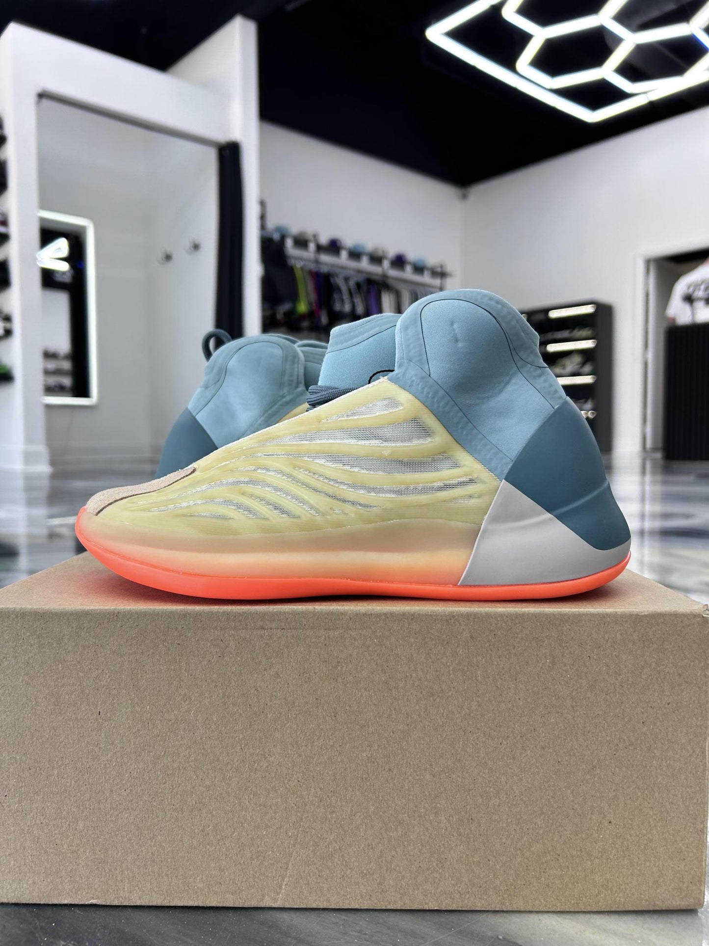 Yeezy QNTM "Hi Res Coral" Size 6Y/7.5W