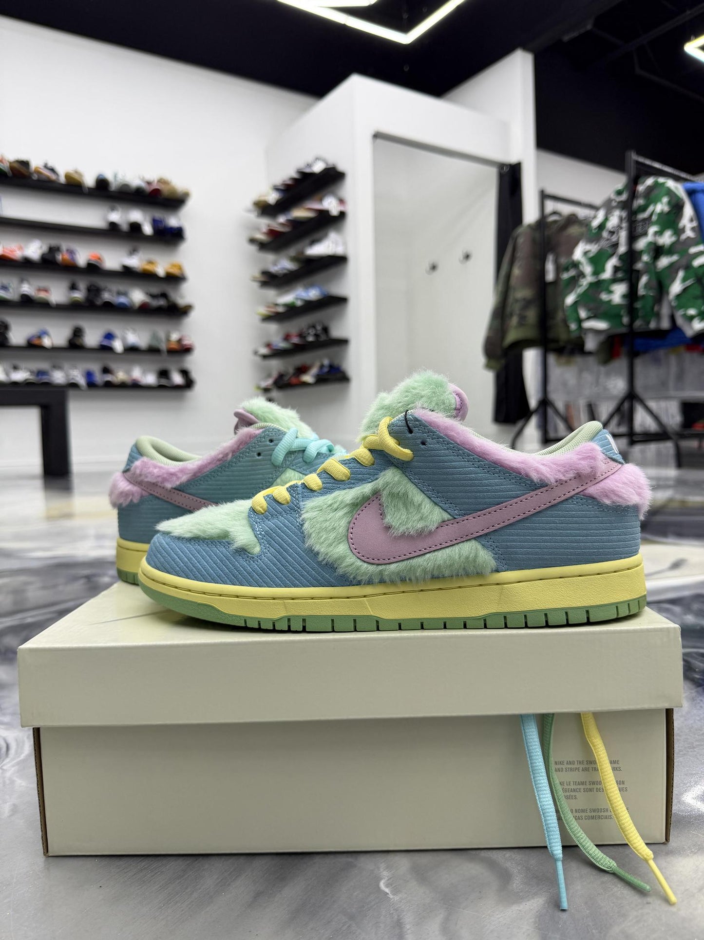 Nike SB Dunk Low Verdy Used Size 10