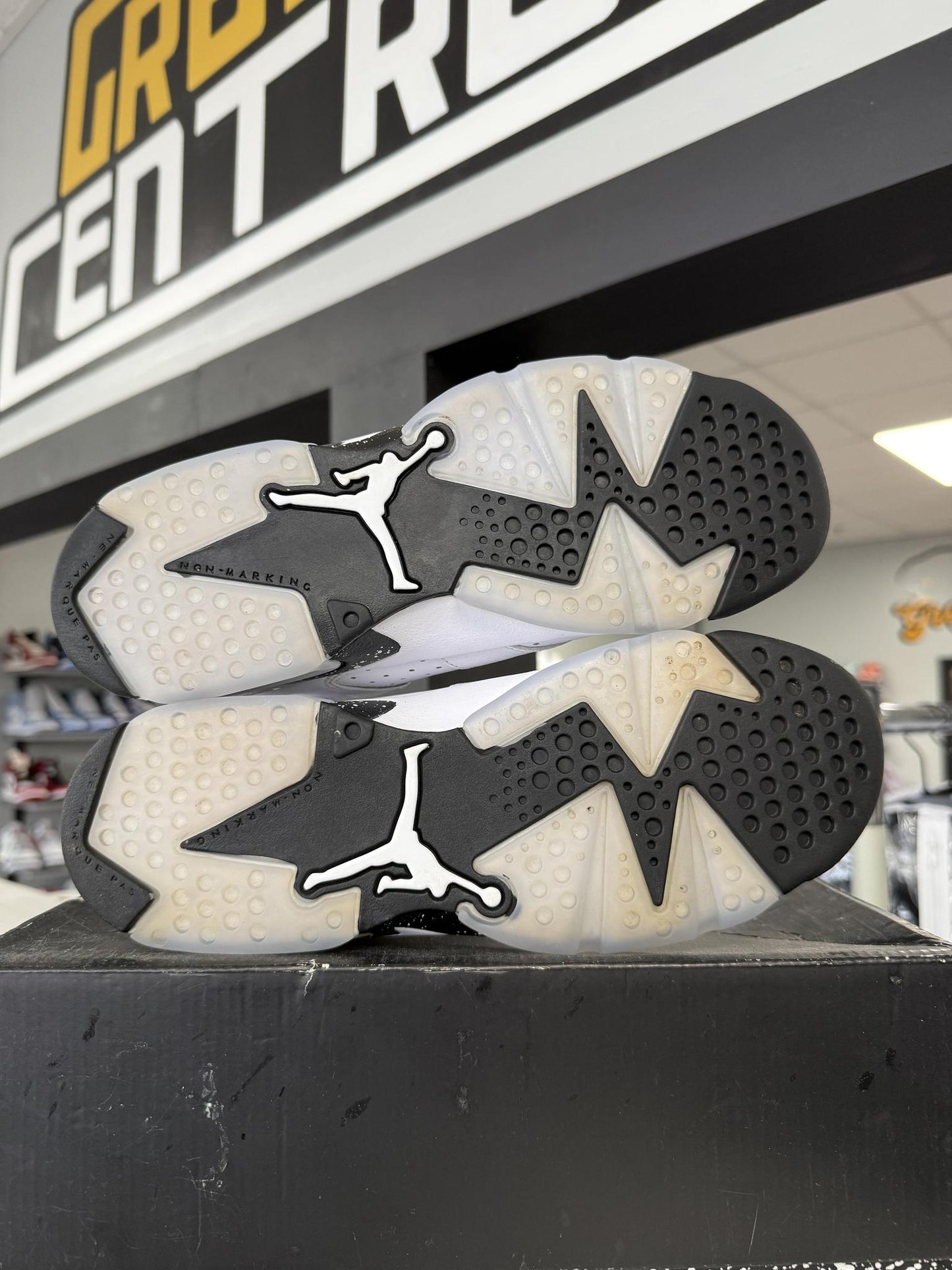 Jordan 6 "Reverse Oreo" Used Size 7Y/8.5W