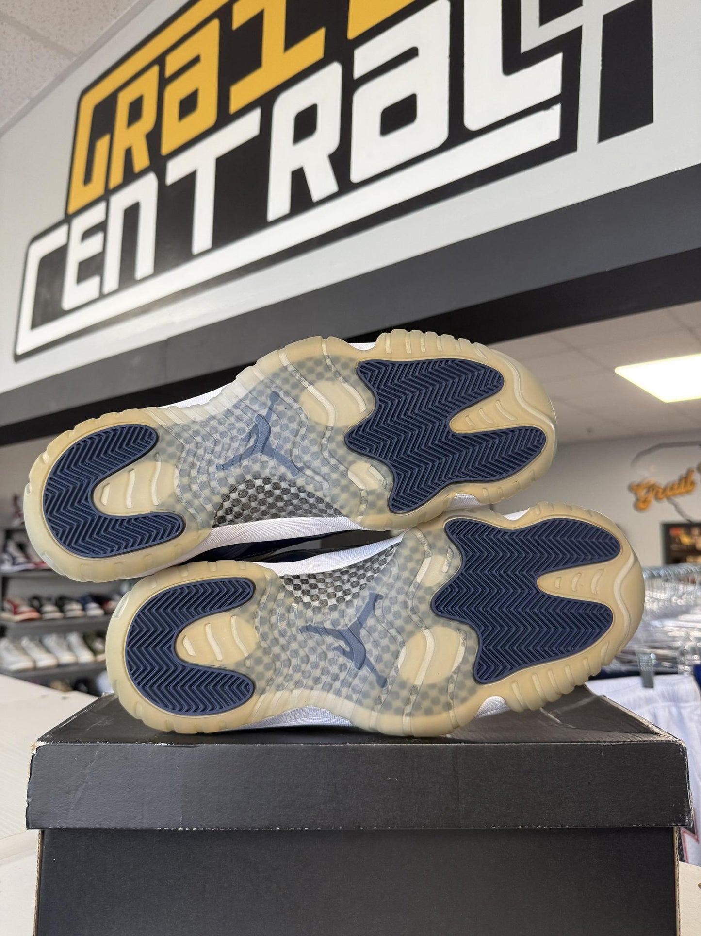 Jordan 11 Low "Georgetown" Used Size 11.5