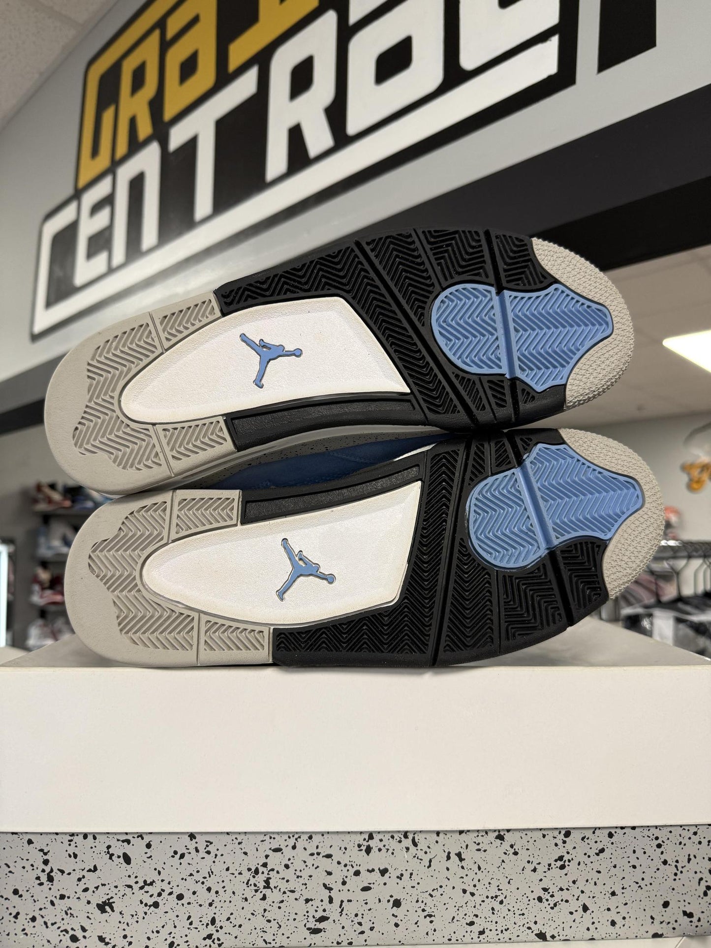 Jordan 4 "University Blue" Used Size 12