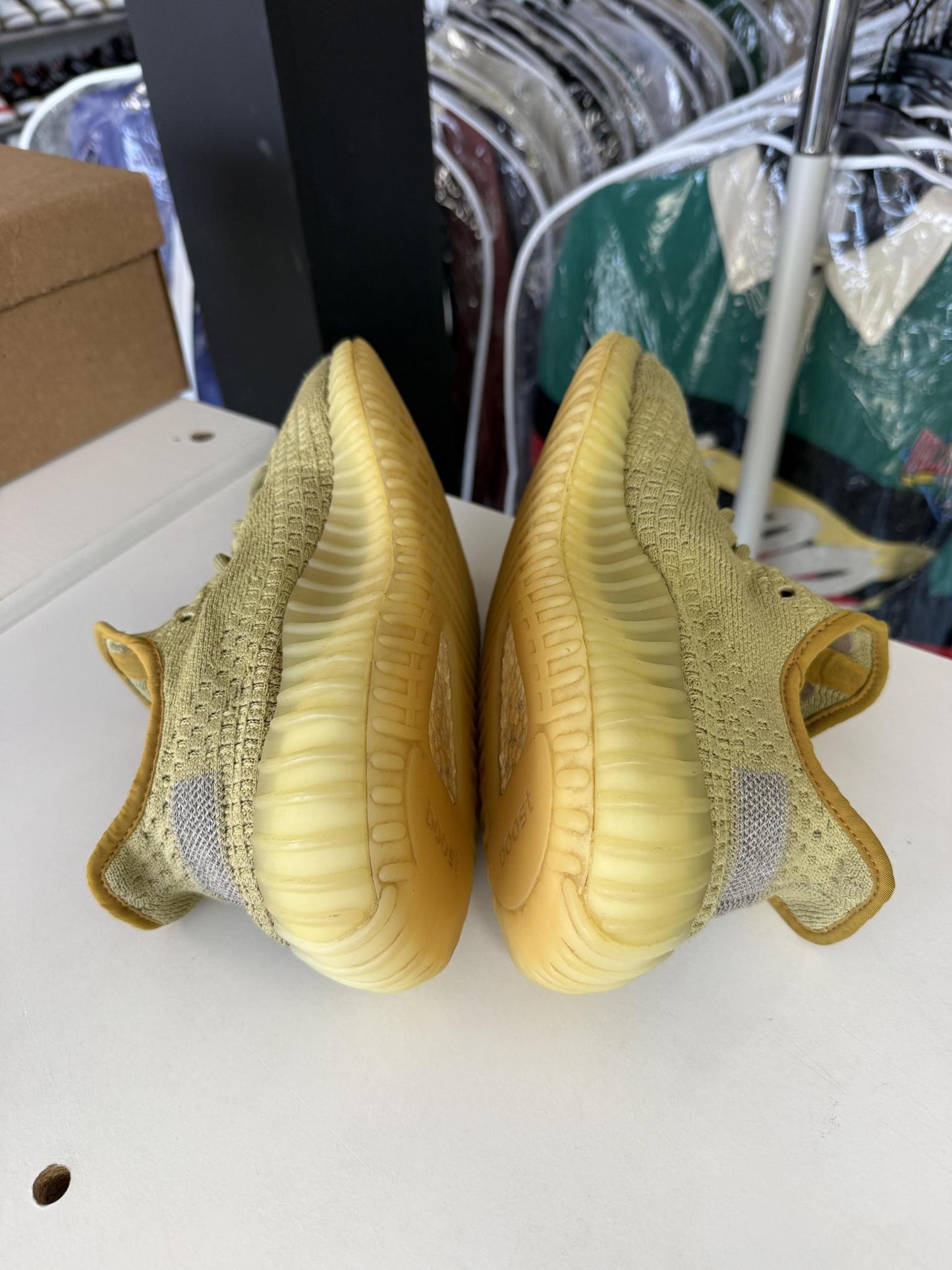 Yeezy 350 V2 "Marsh" Used Size 8