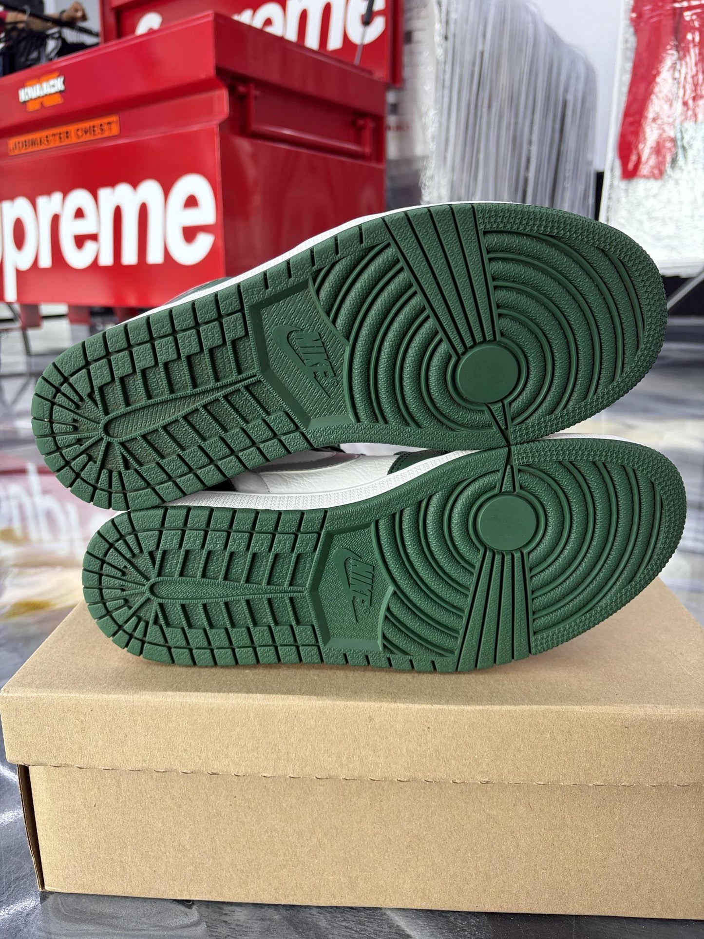 Jordan 1 Retro High OG "Gorge Green" Size 9.5