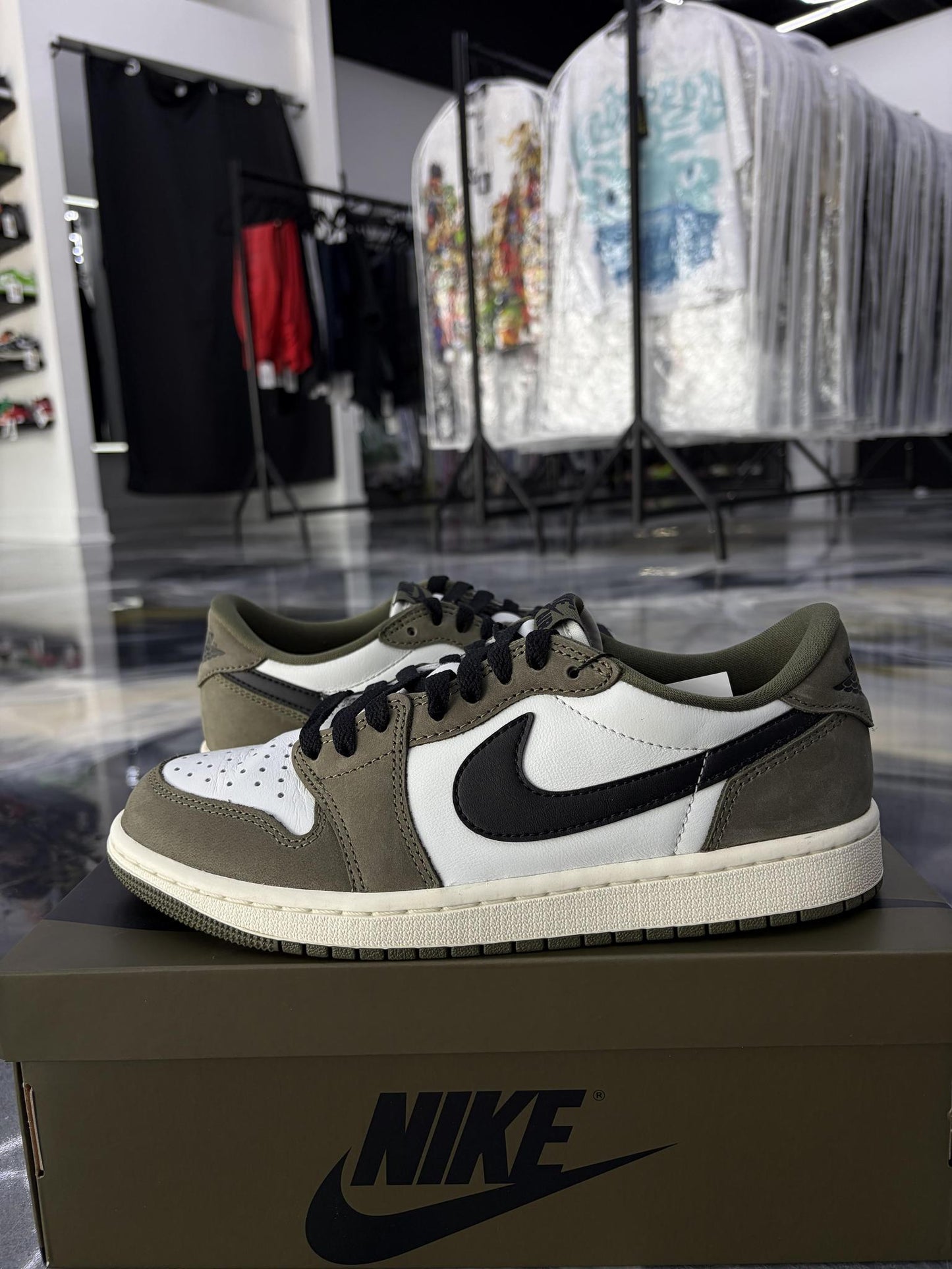 Jordan 1 Low "Medium Olive" Used Size 7.5